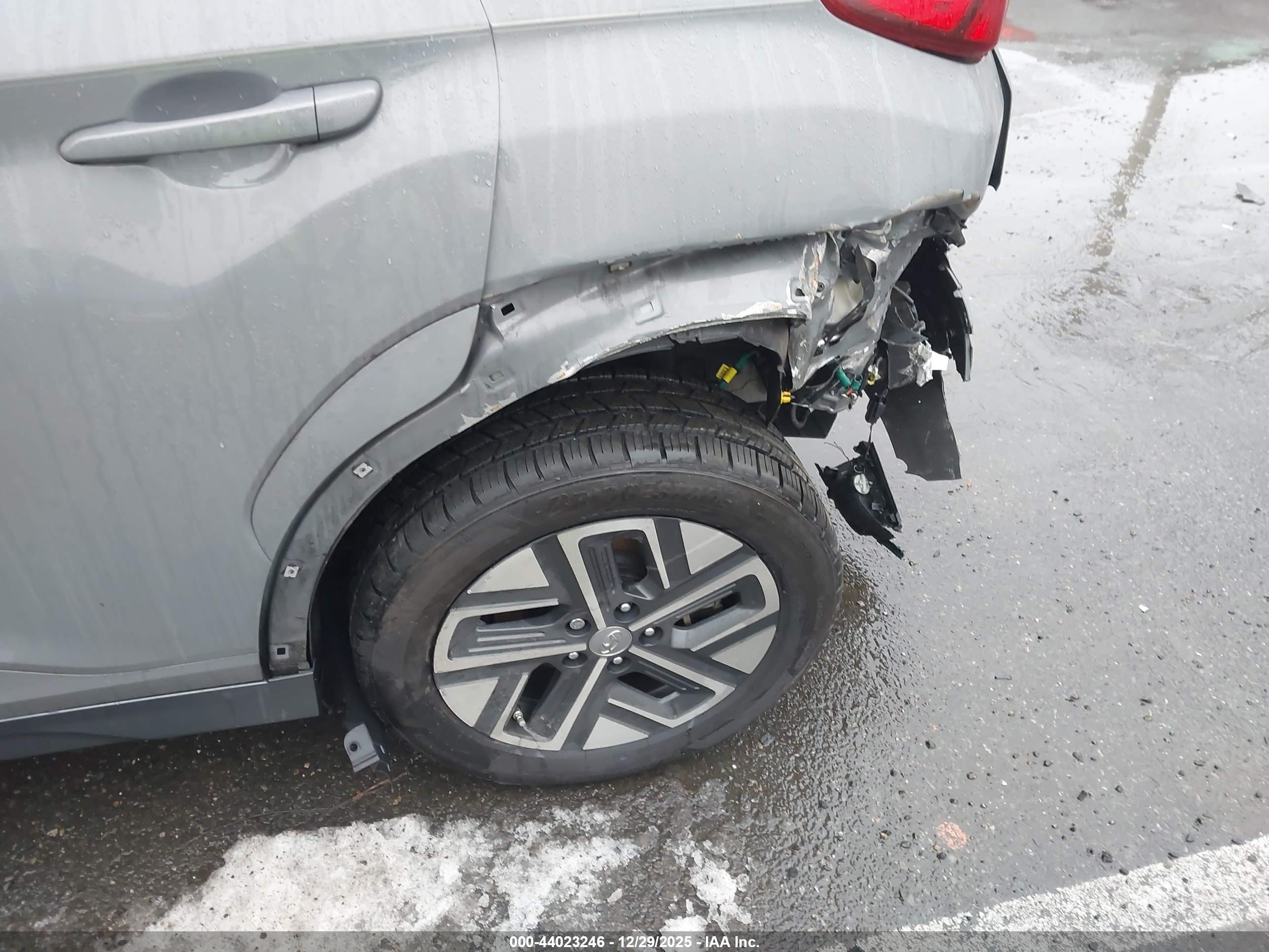 HYUNDAI KONA image 6