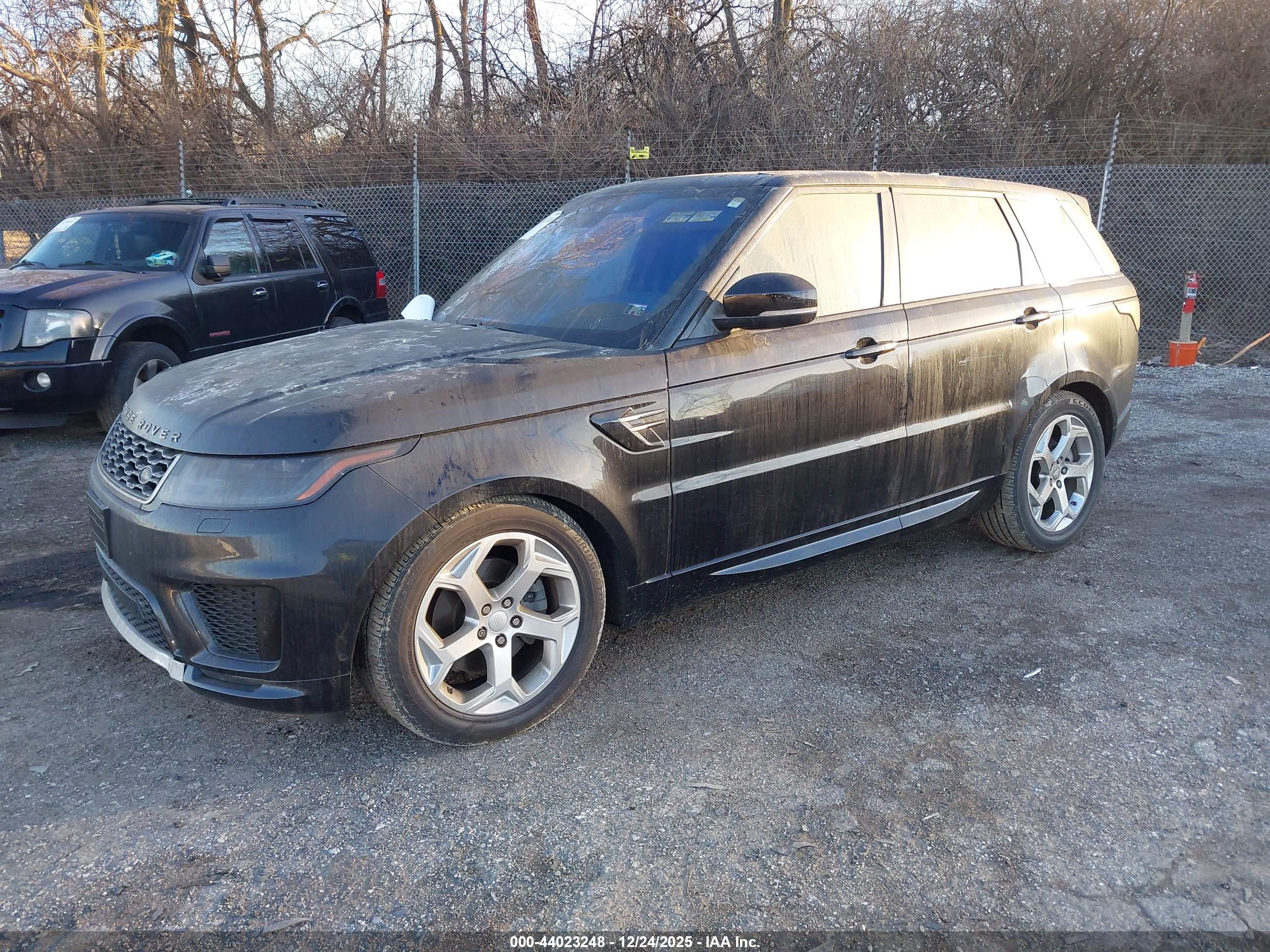 LAND ROVER image 2