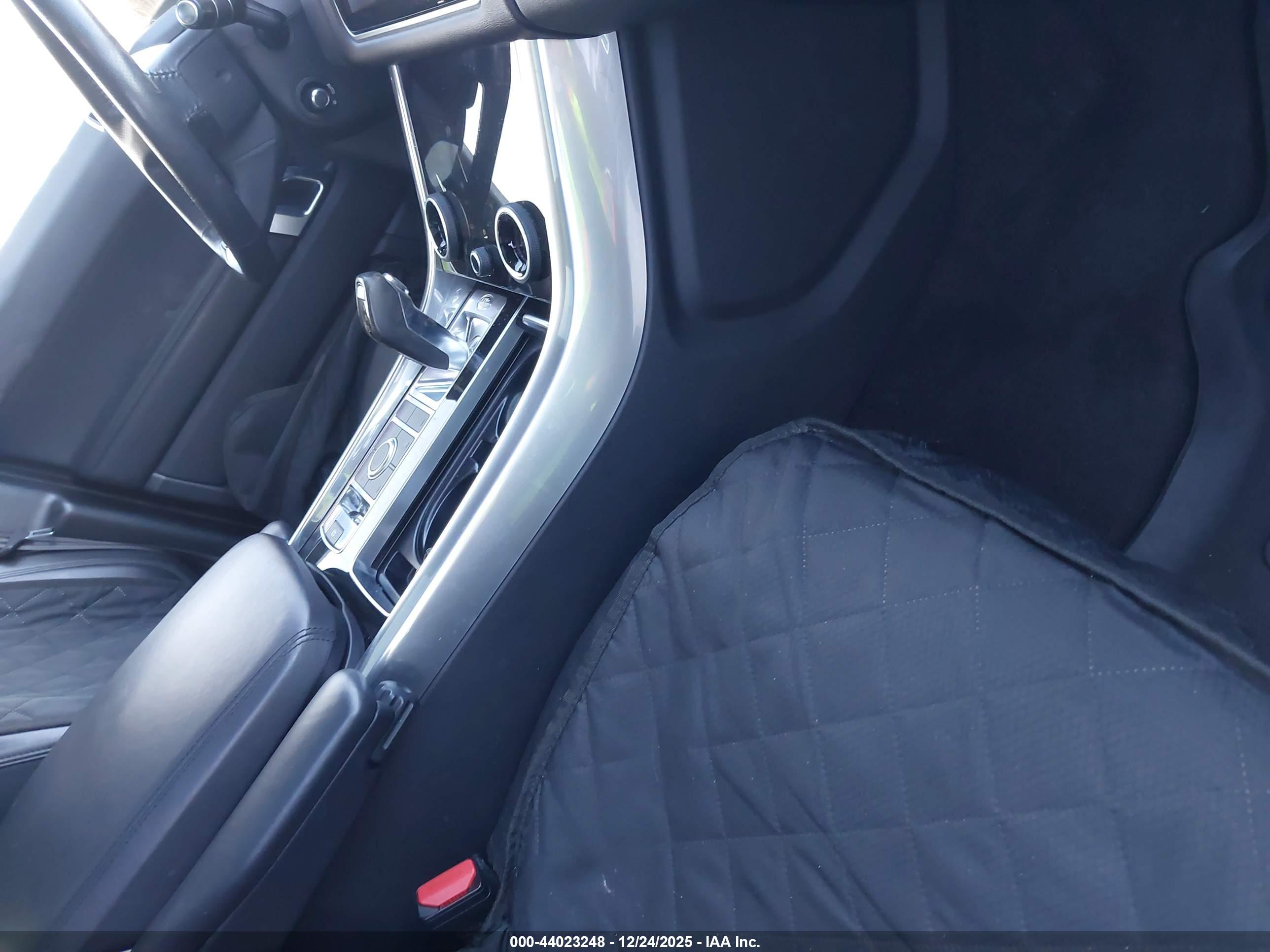 LAND ROVER image 5