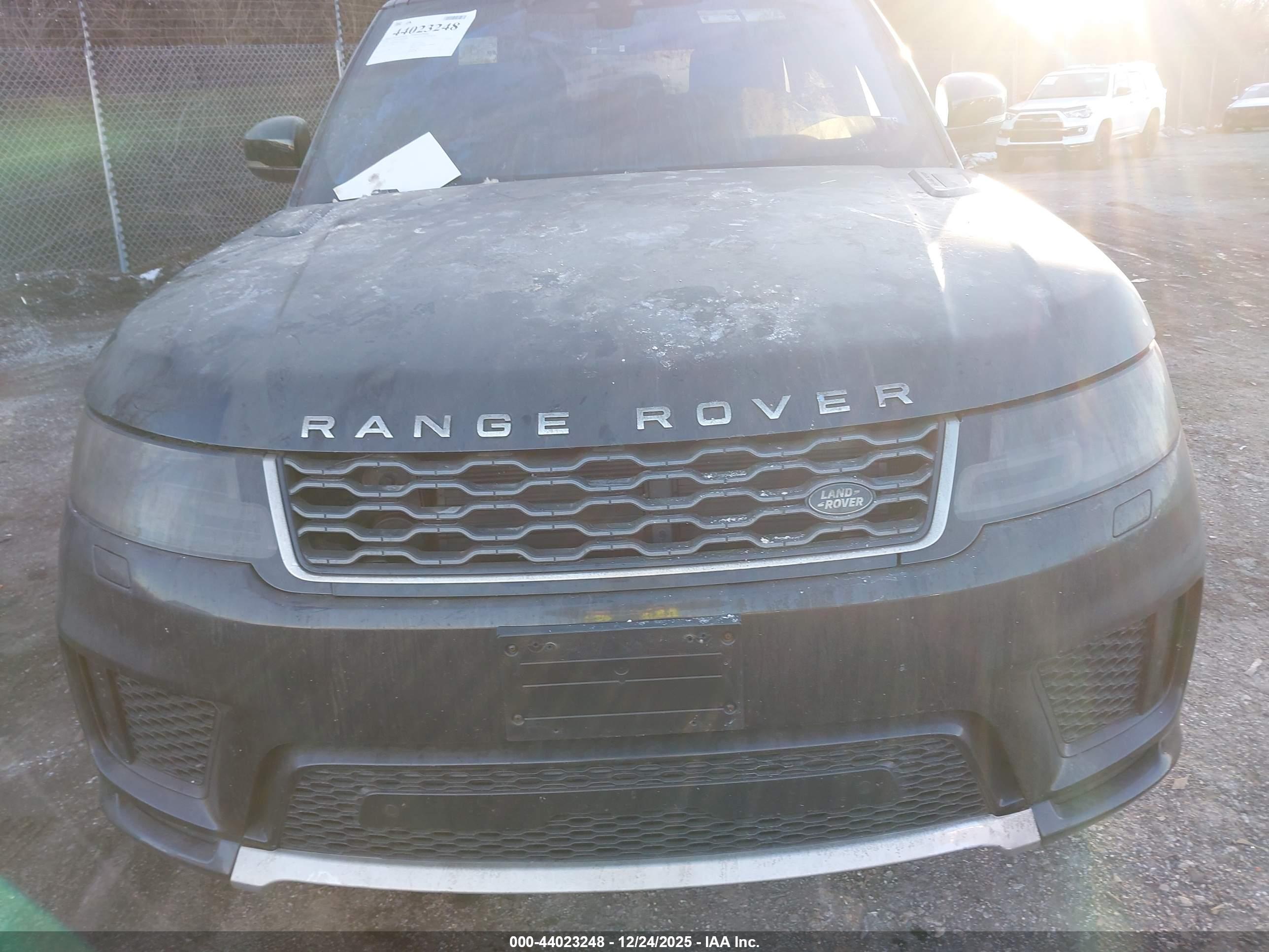 LAND ROVER image 6