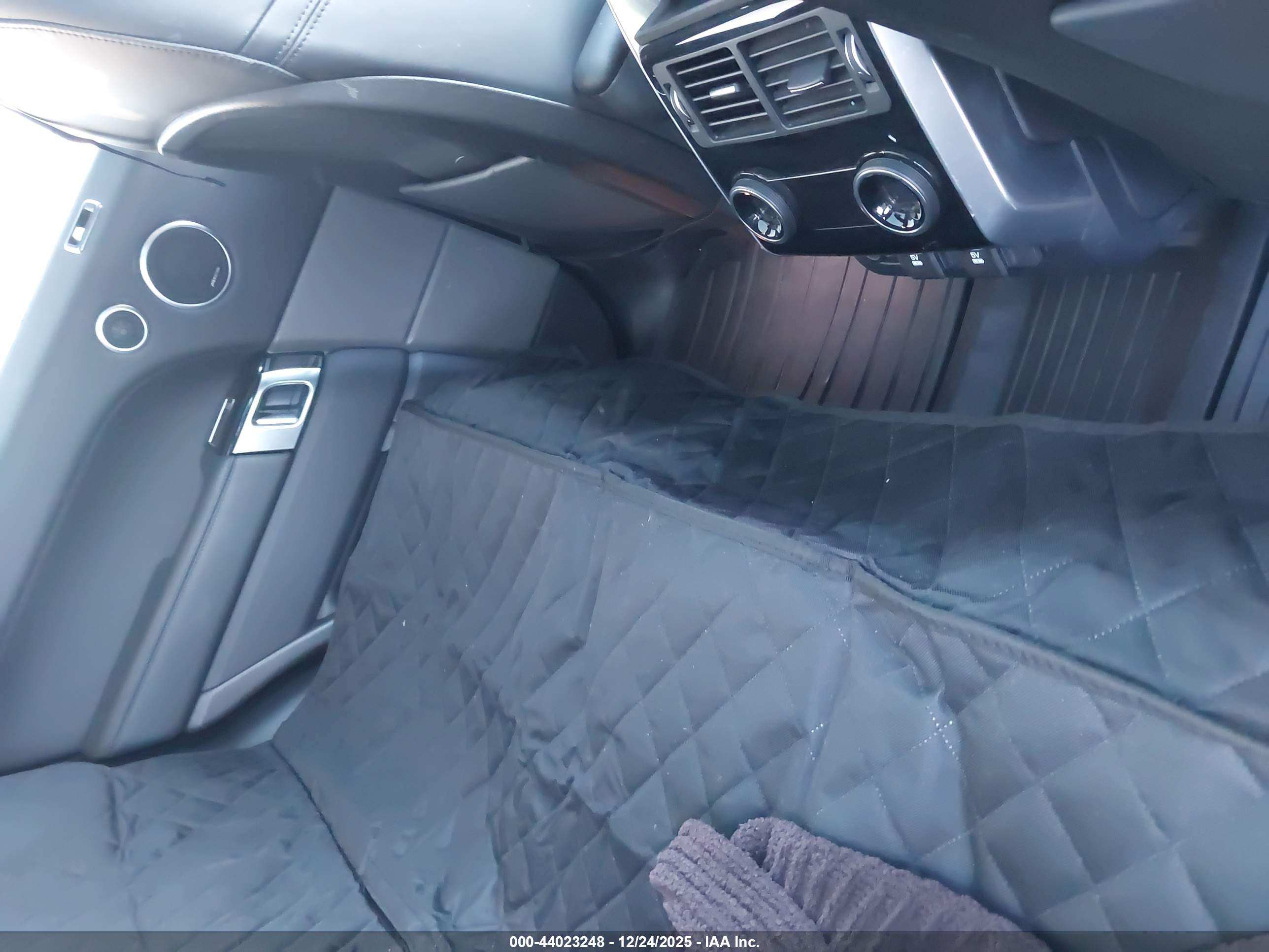 LAND ROVER image 8
