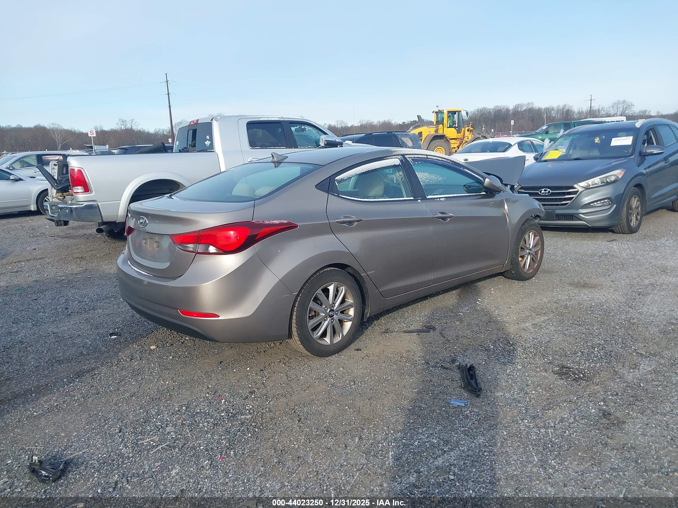 HYUNDAI ELANTRA image 4