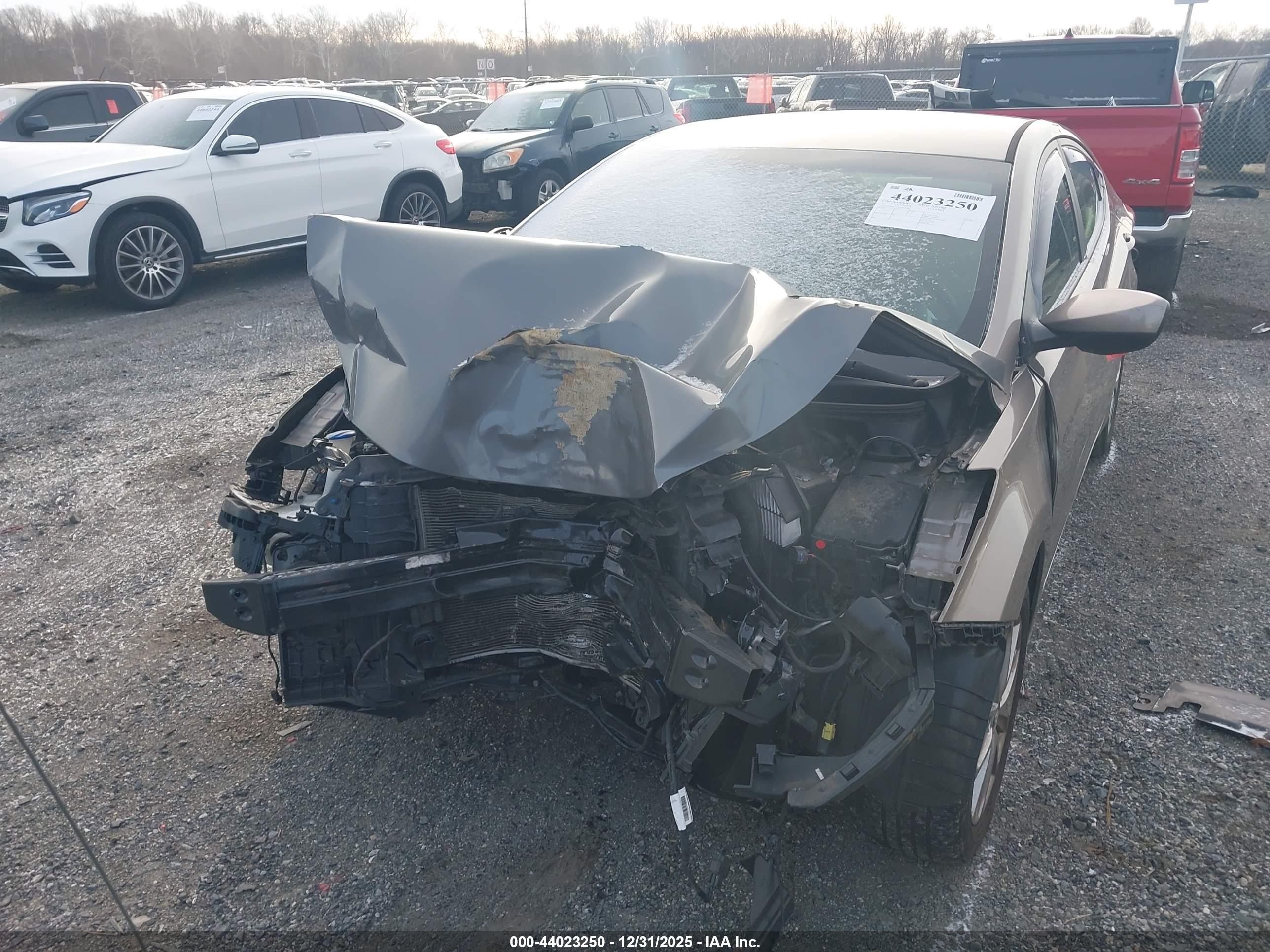 HYUNDAI ELANTRA image 6