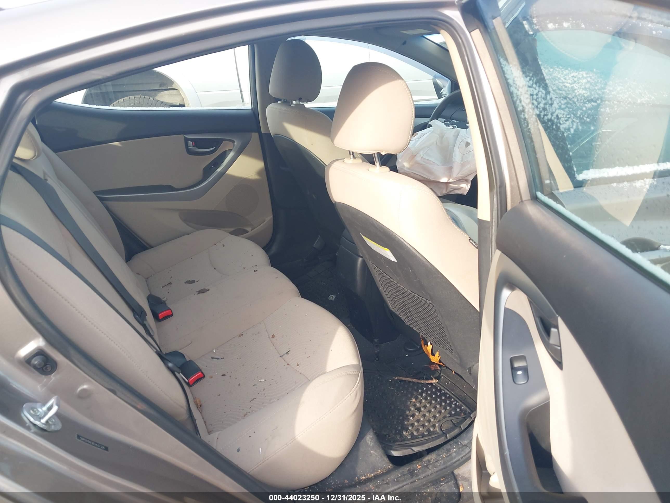 HYUNDAI ELANTRA image 8