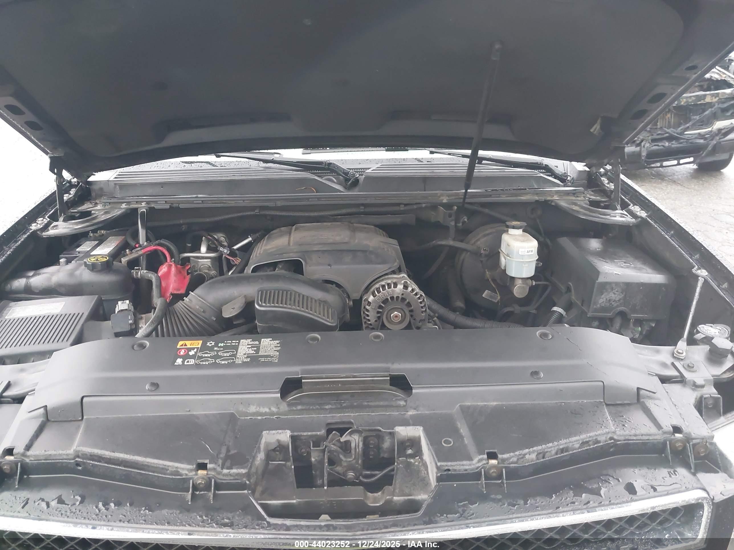 CHEVROLET SUBURBAN image 10