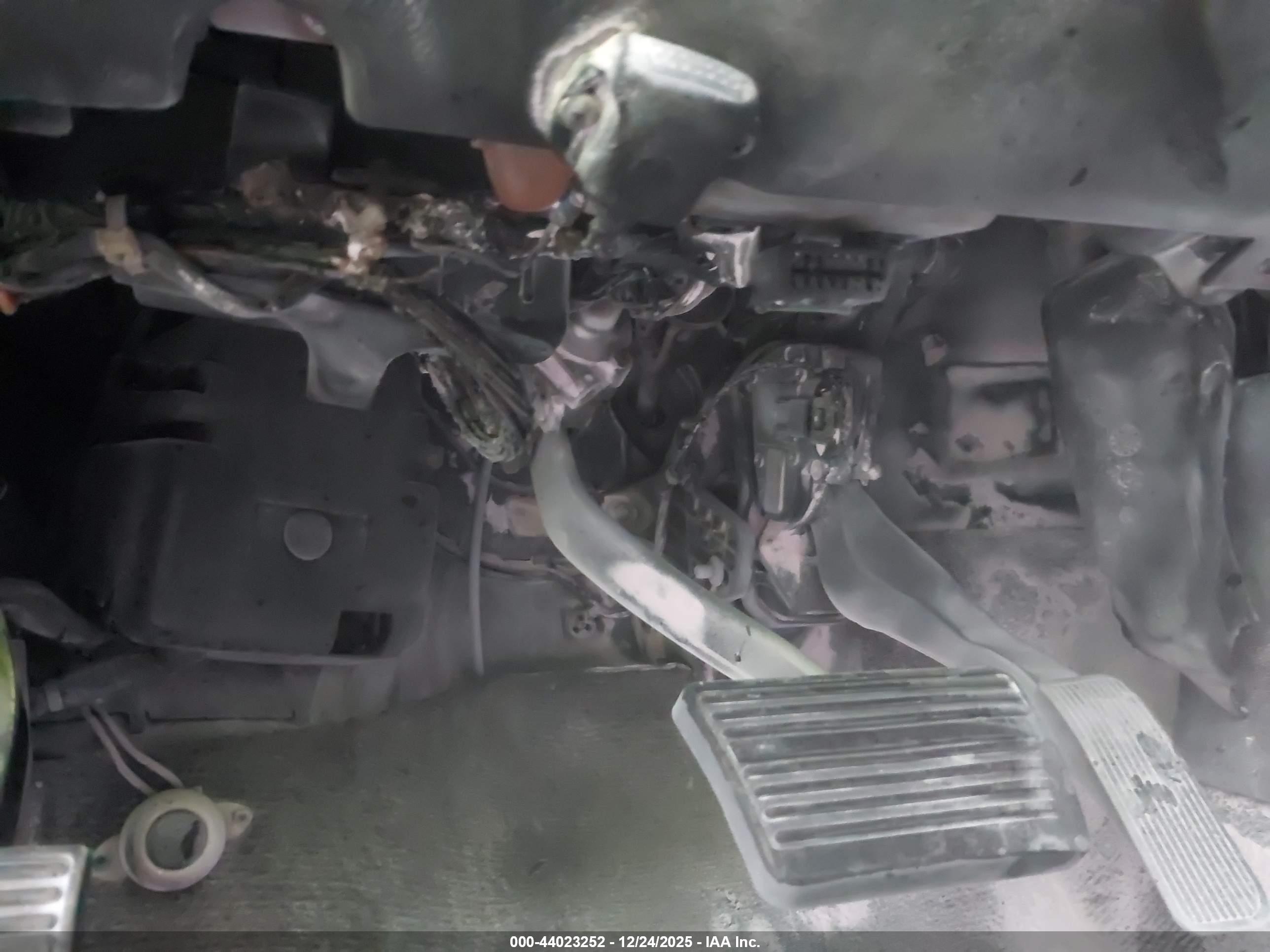 CHEVROLET SUBURBAN image 6