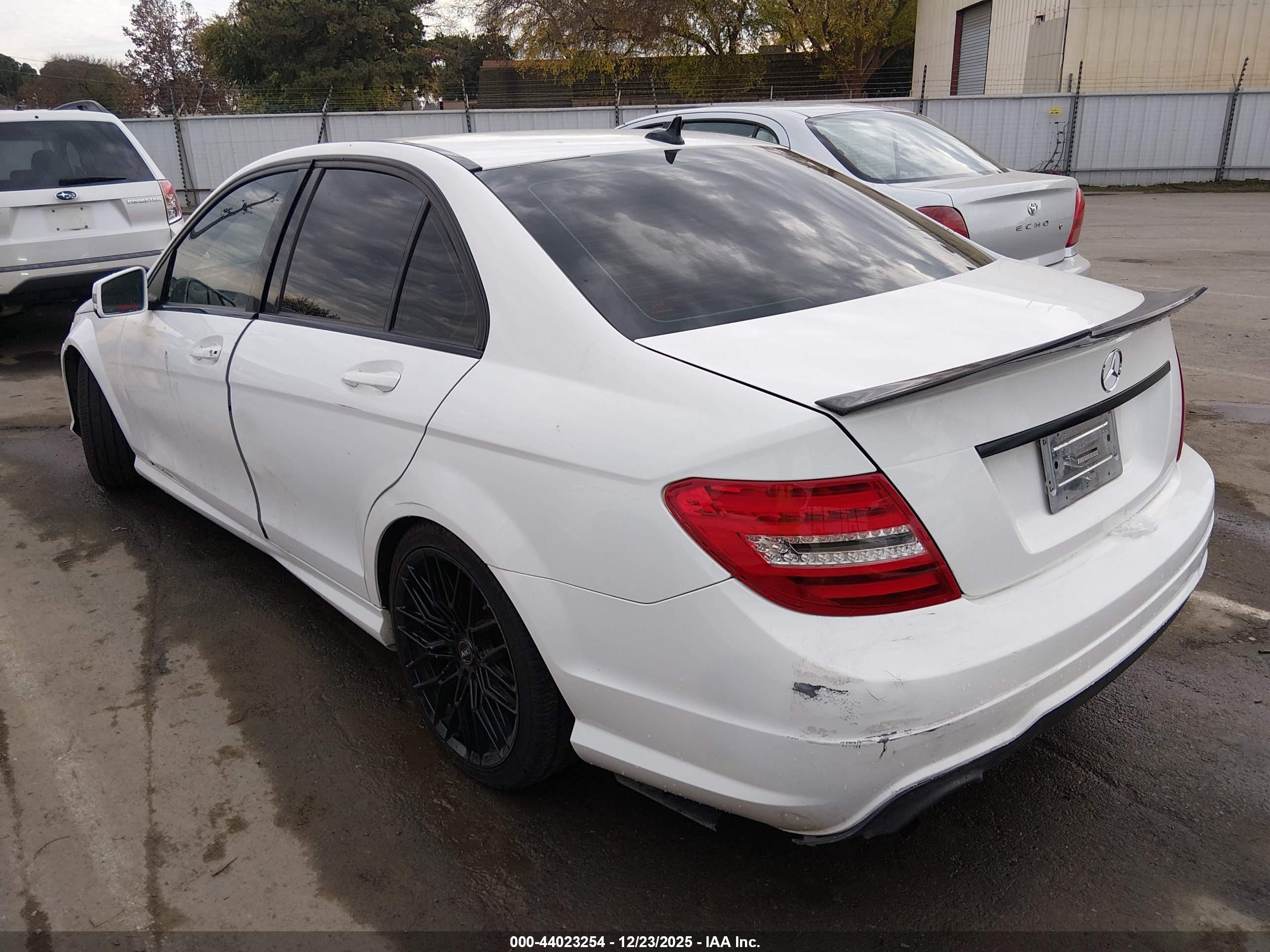 MERCEDES-BENZ C image 3