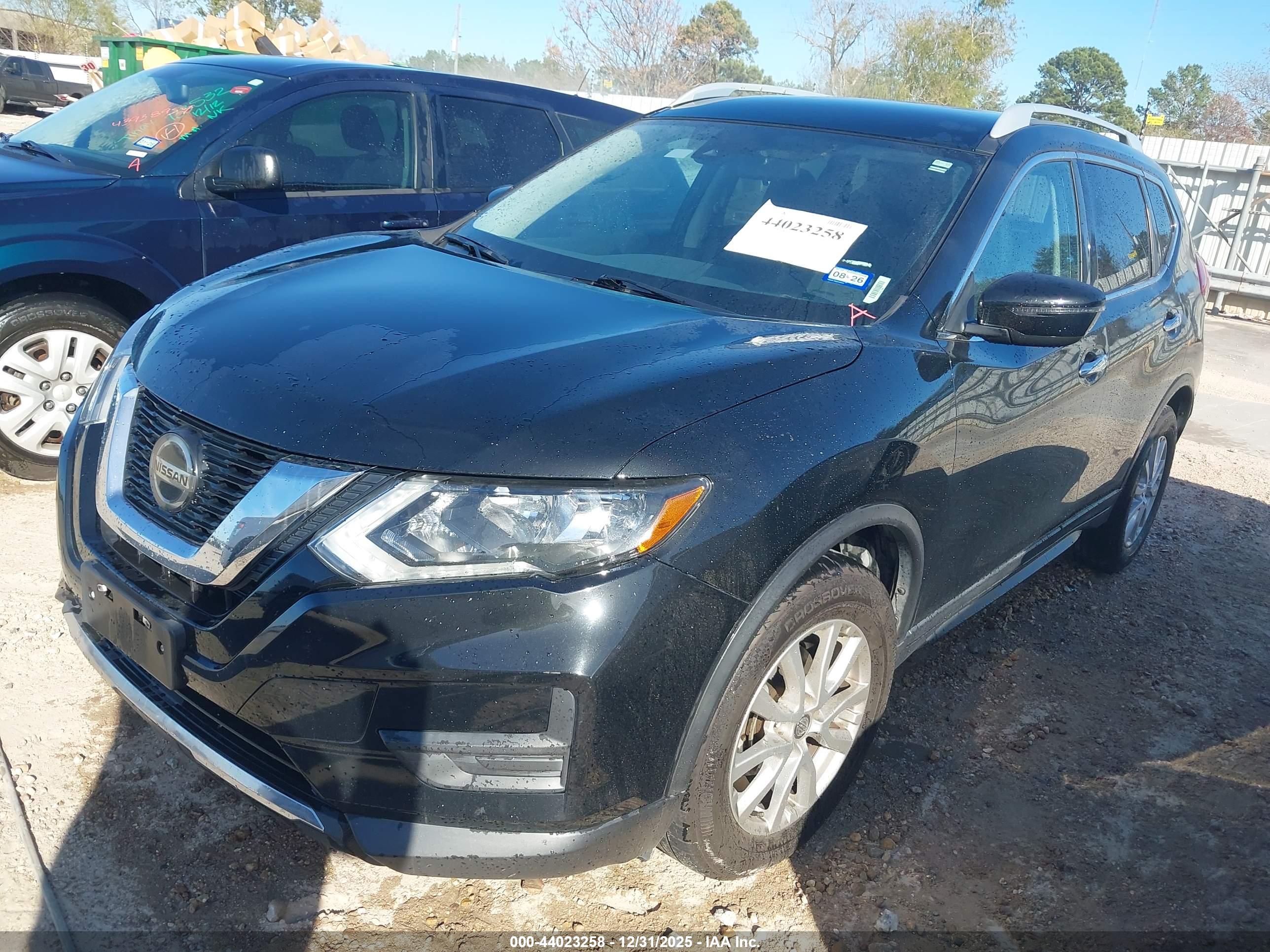 NISSAN ROGUE image 2