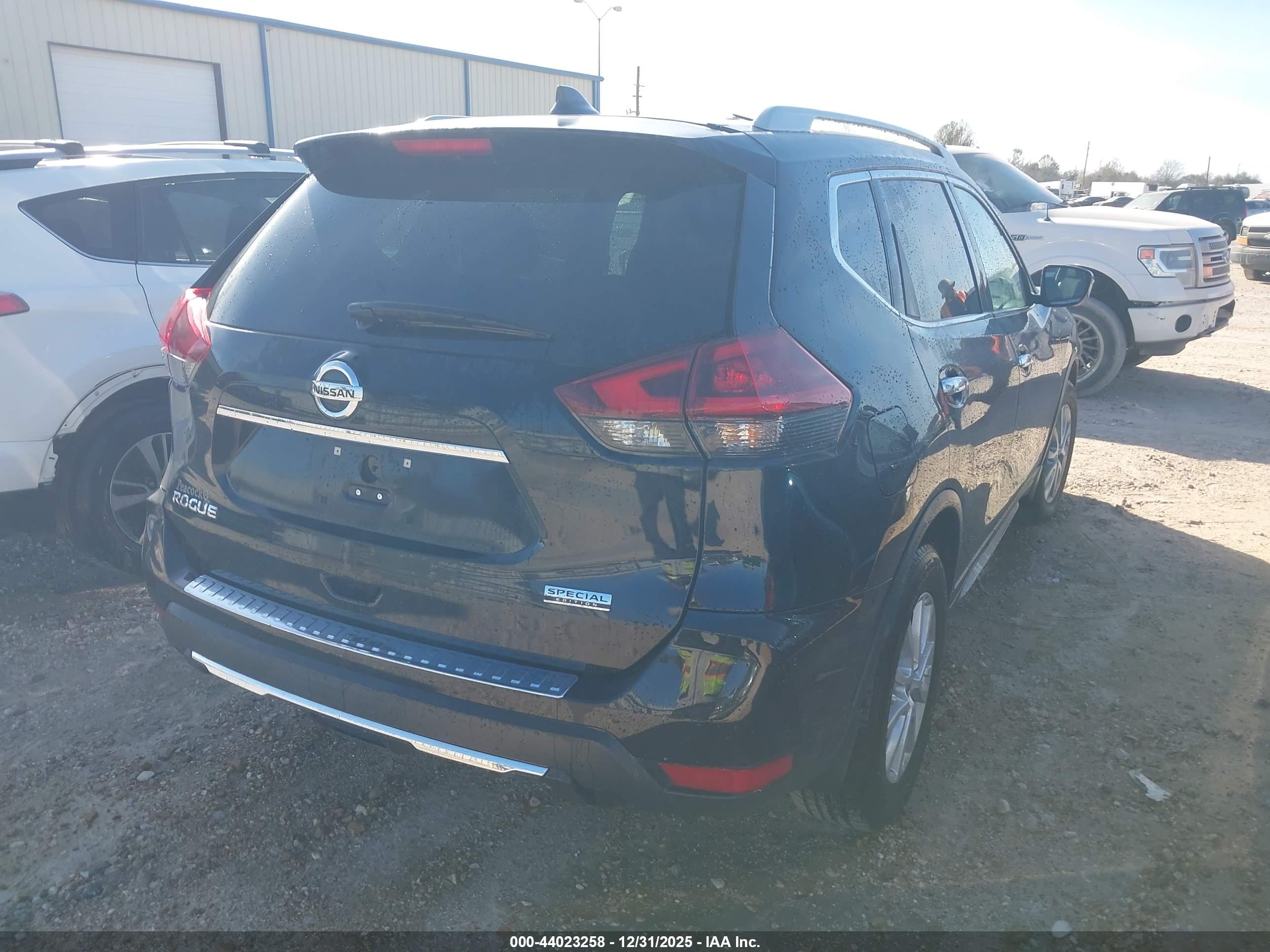 NISSAN ROGUE image 4