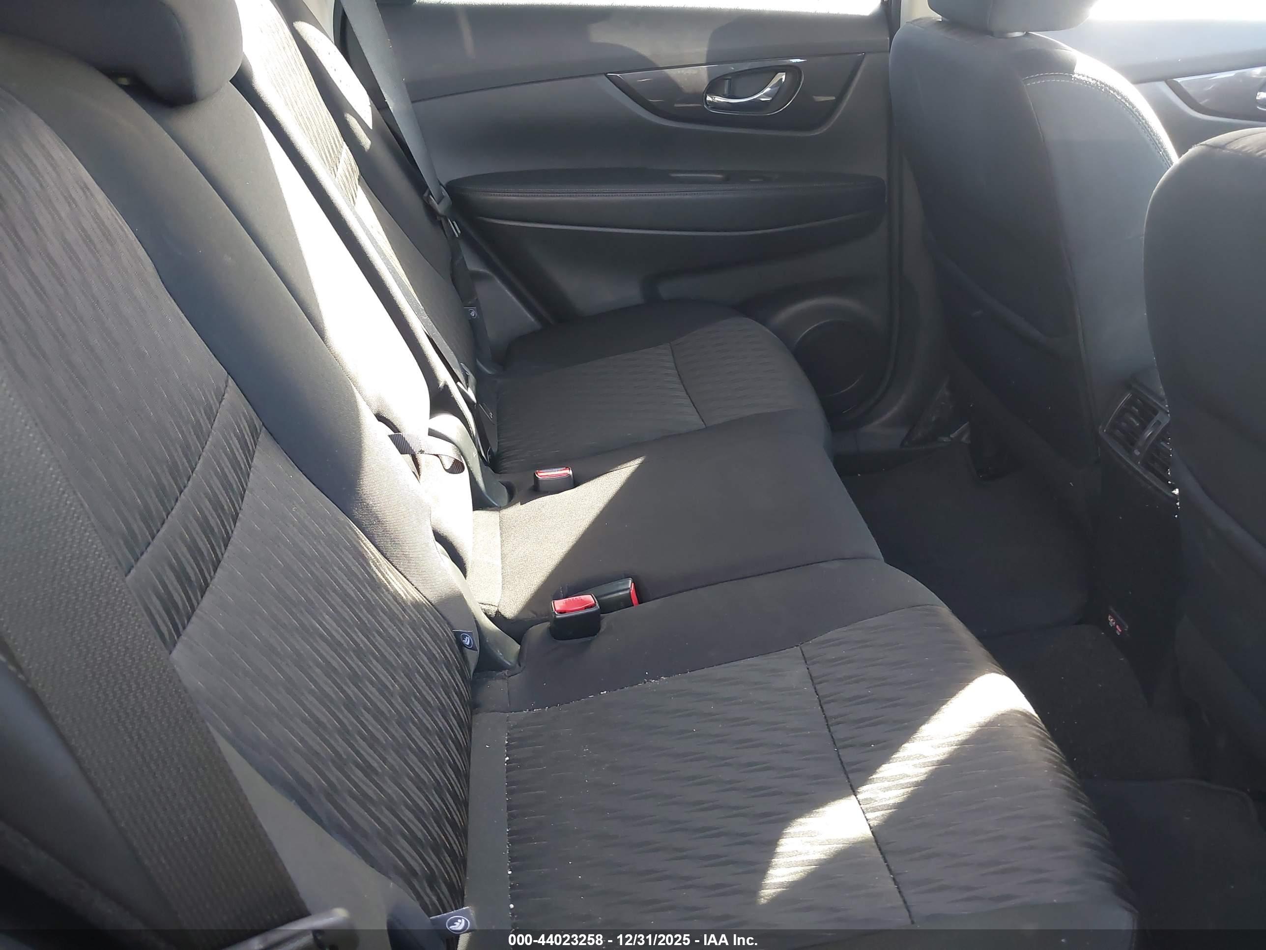 NISSAN ROGUE image 8