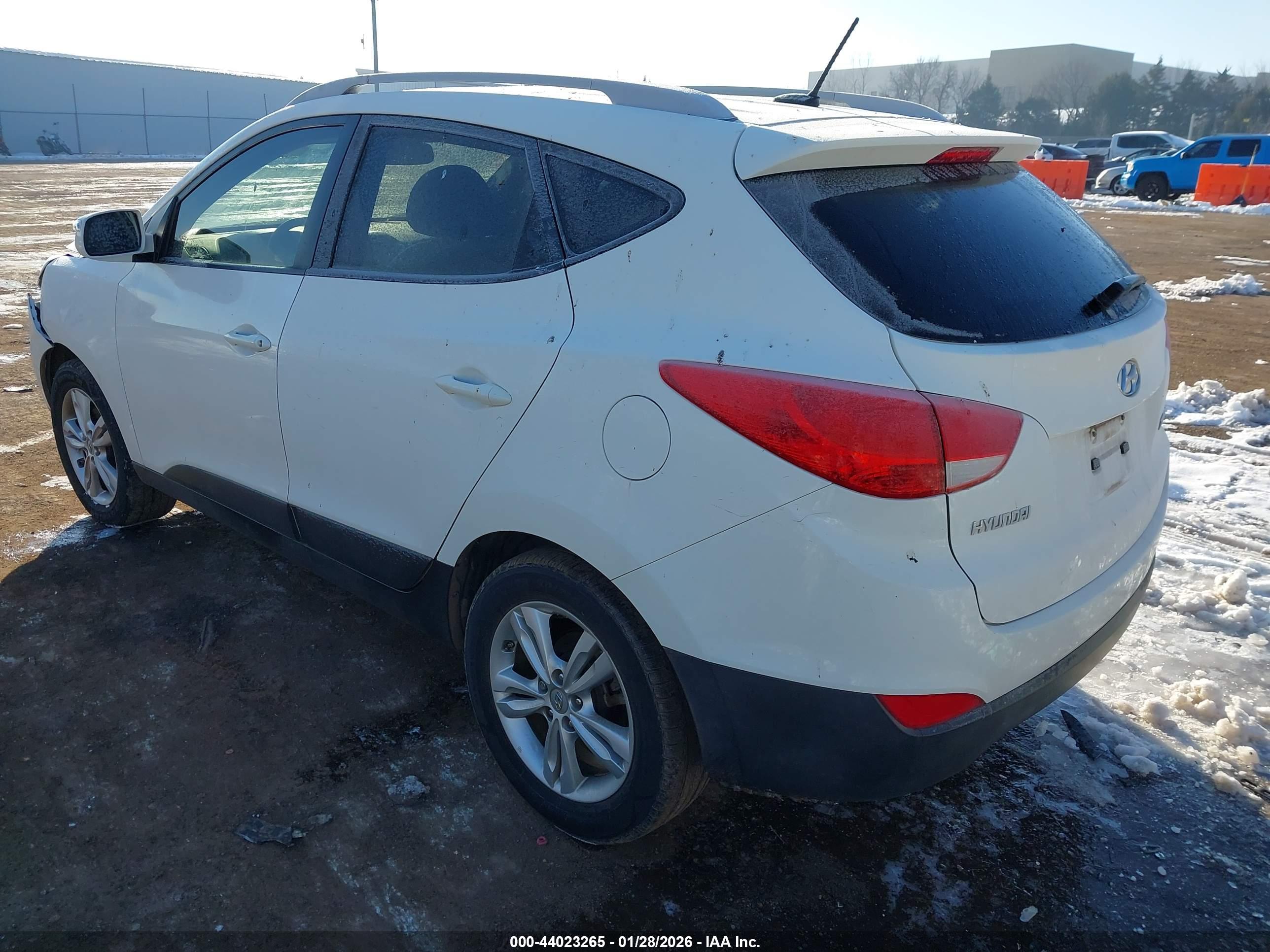 HYUNDAI TUCSON image 3