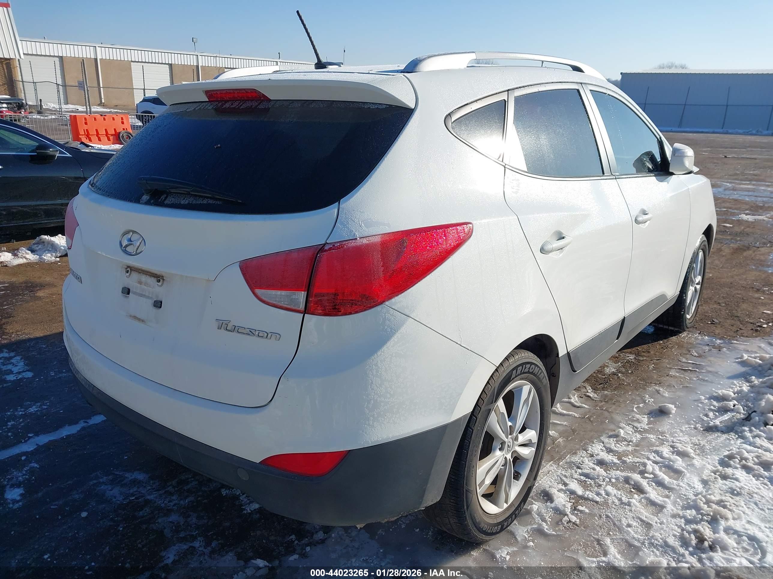 HYUNDAI TUCSON image 4