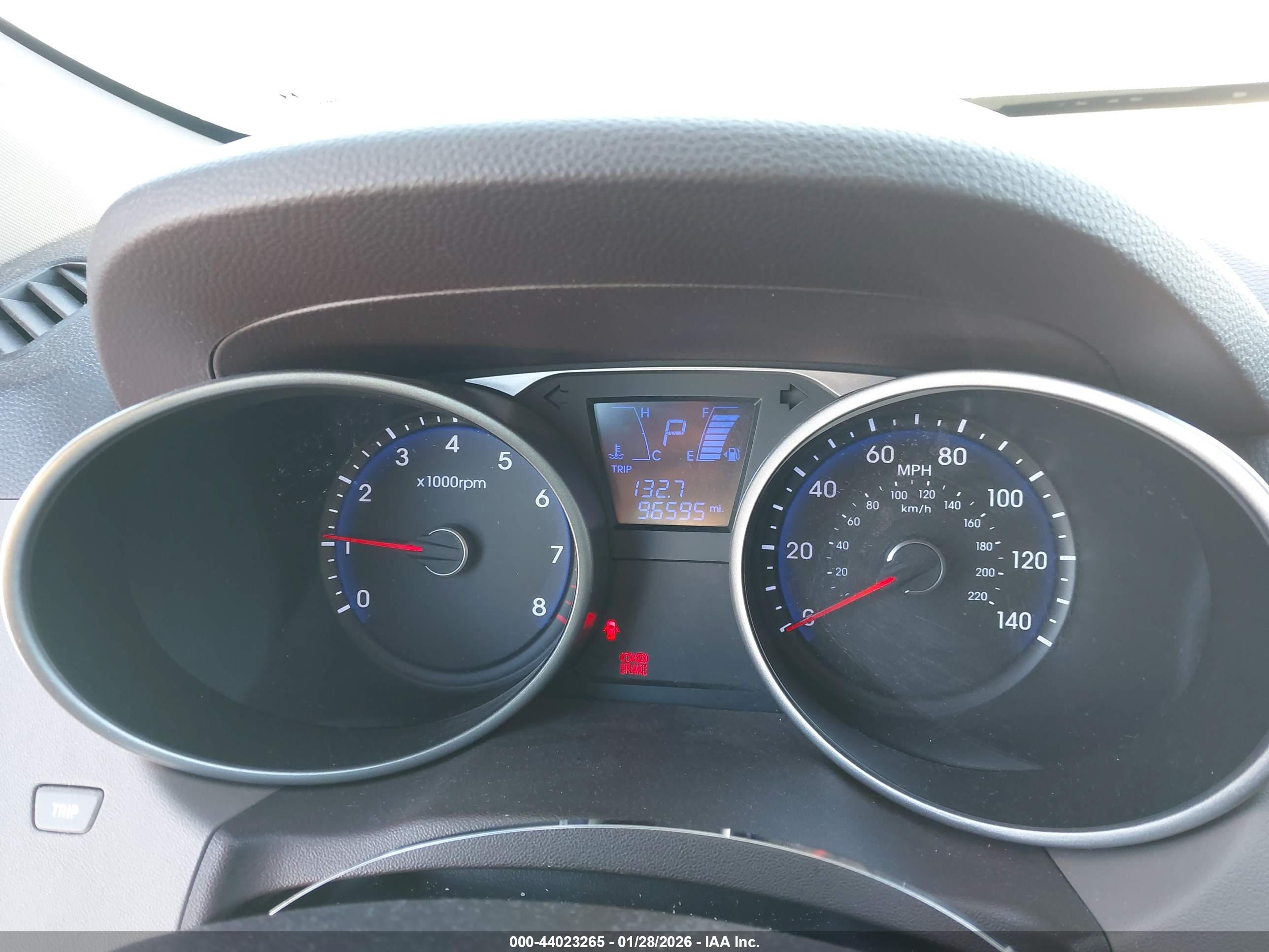HYUNDAI TUCSON image 7