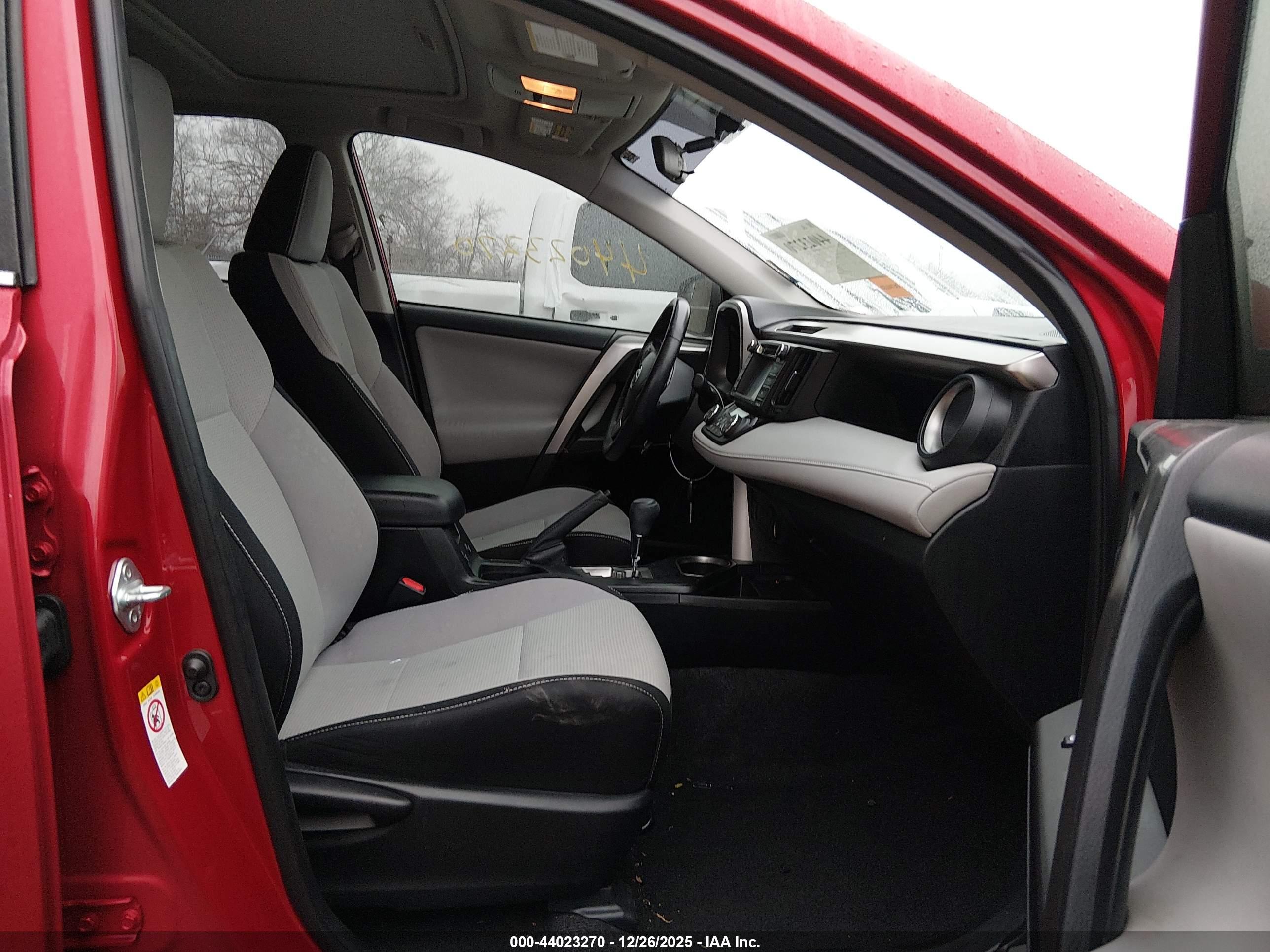 TOYOTA RAV4 image 5