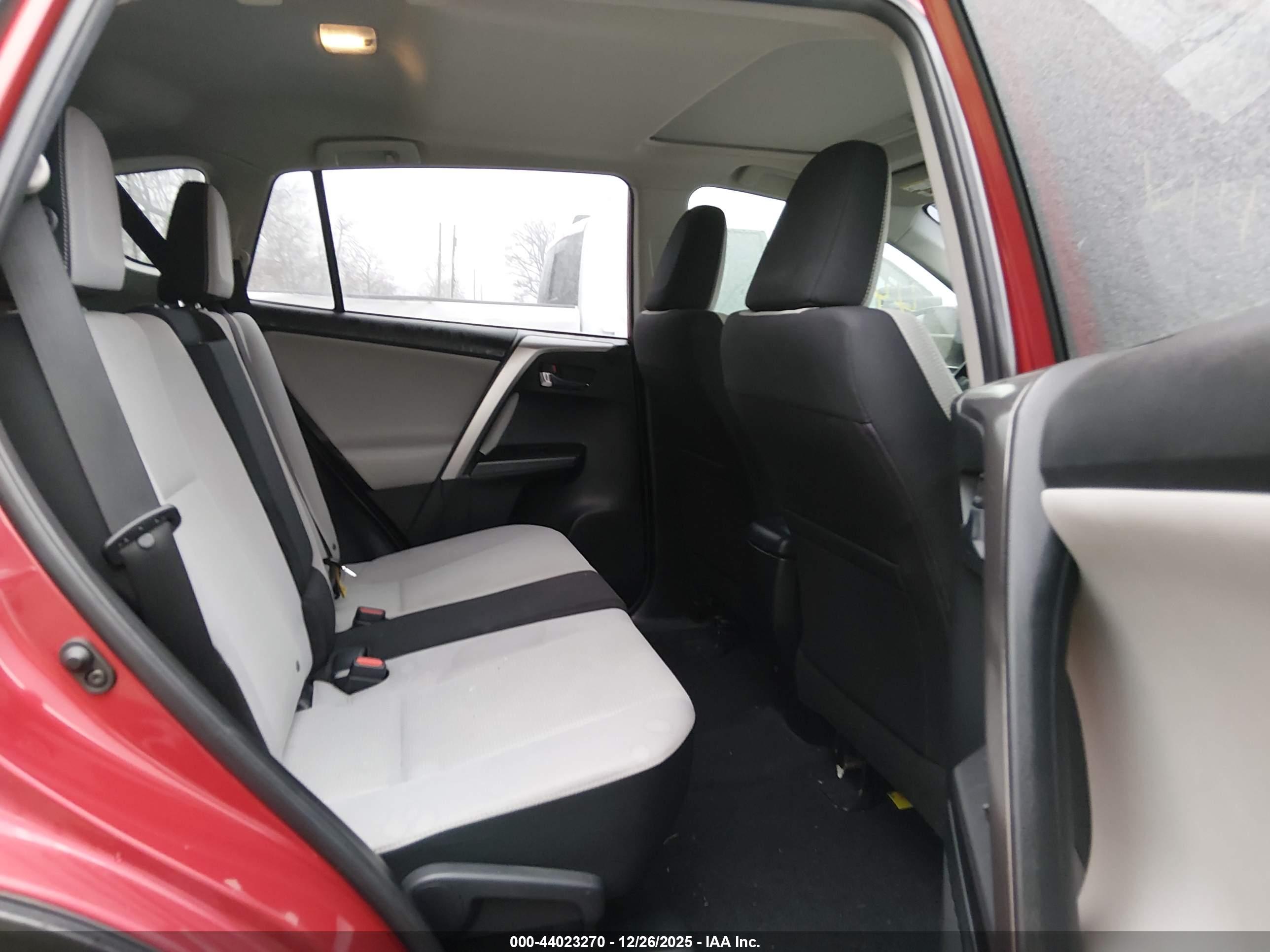 TOYOTA RAV4 image 8