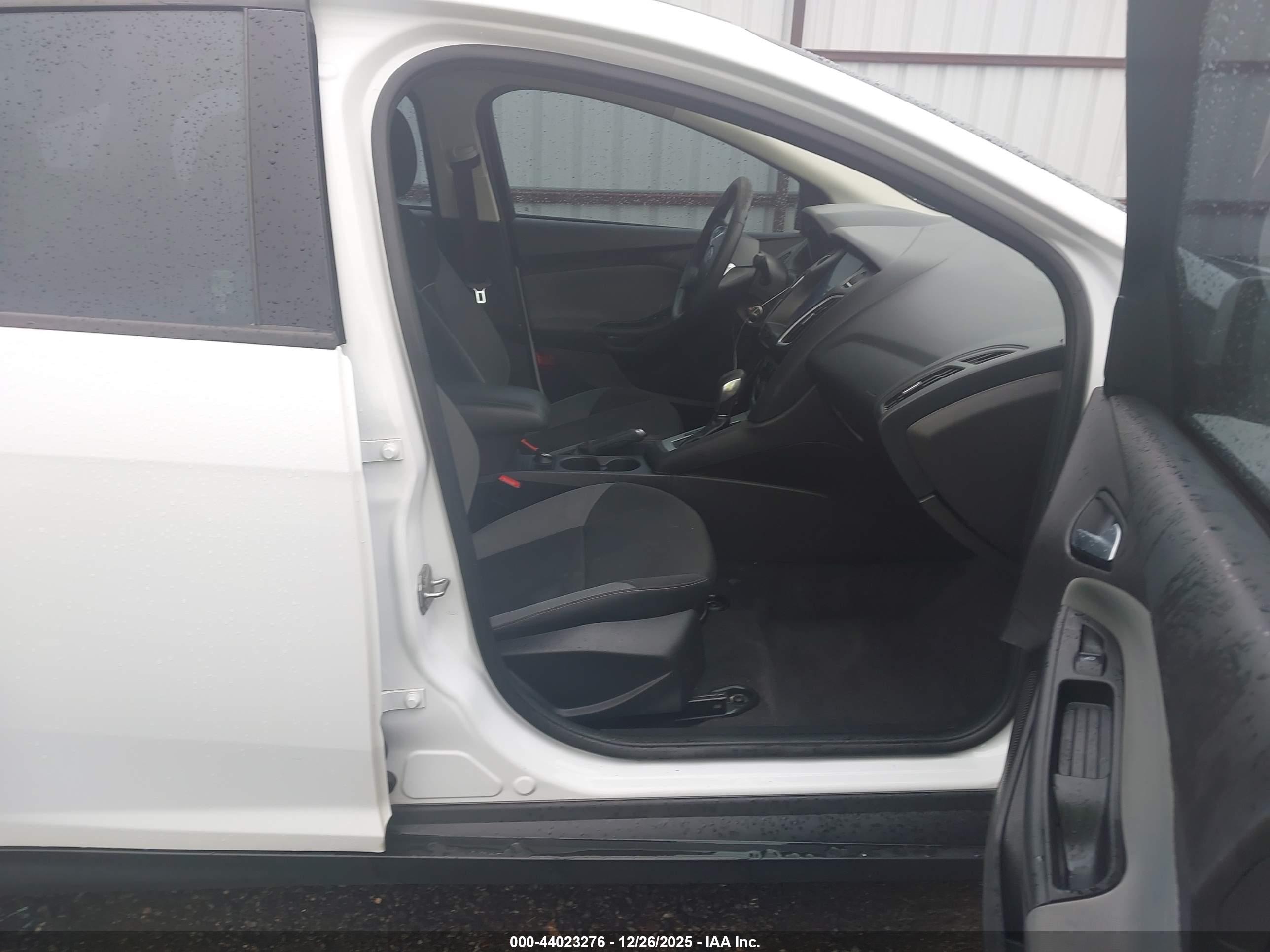 FORD FOCUS image 5