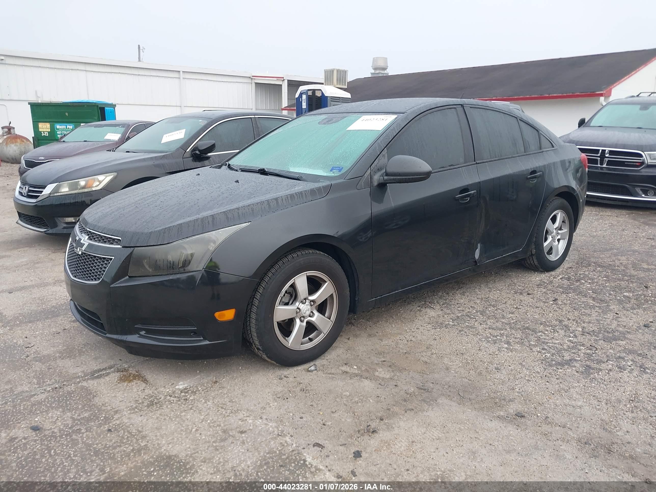 CHEVROLET CRUZE image 2