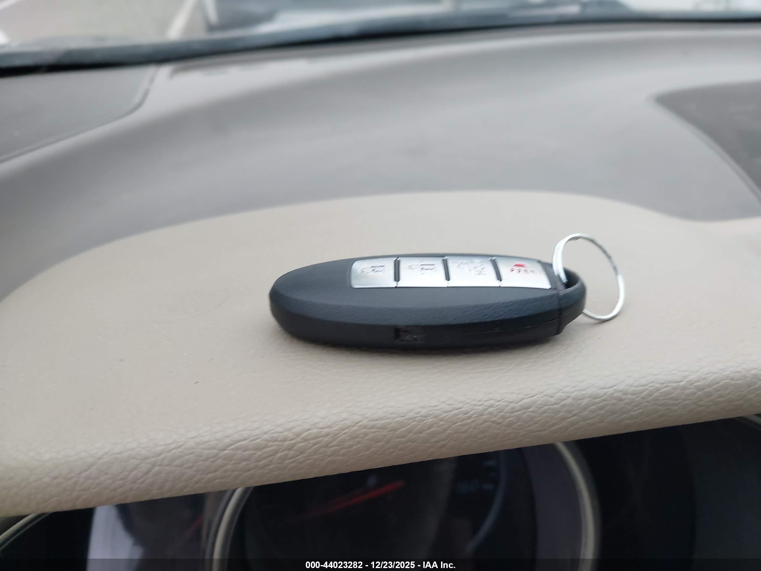 NISSAN MURANO image 11