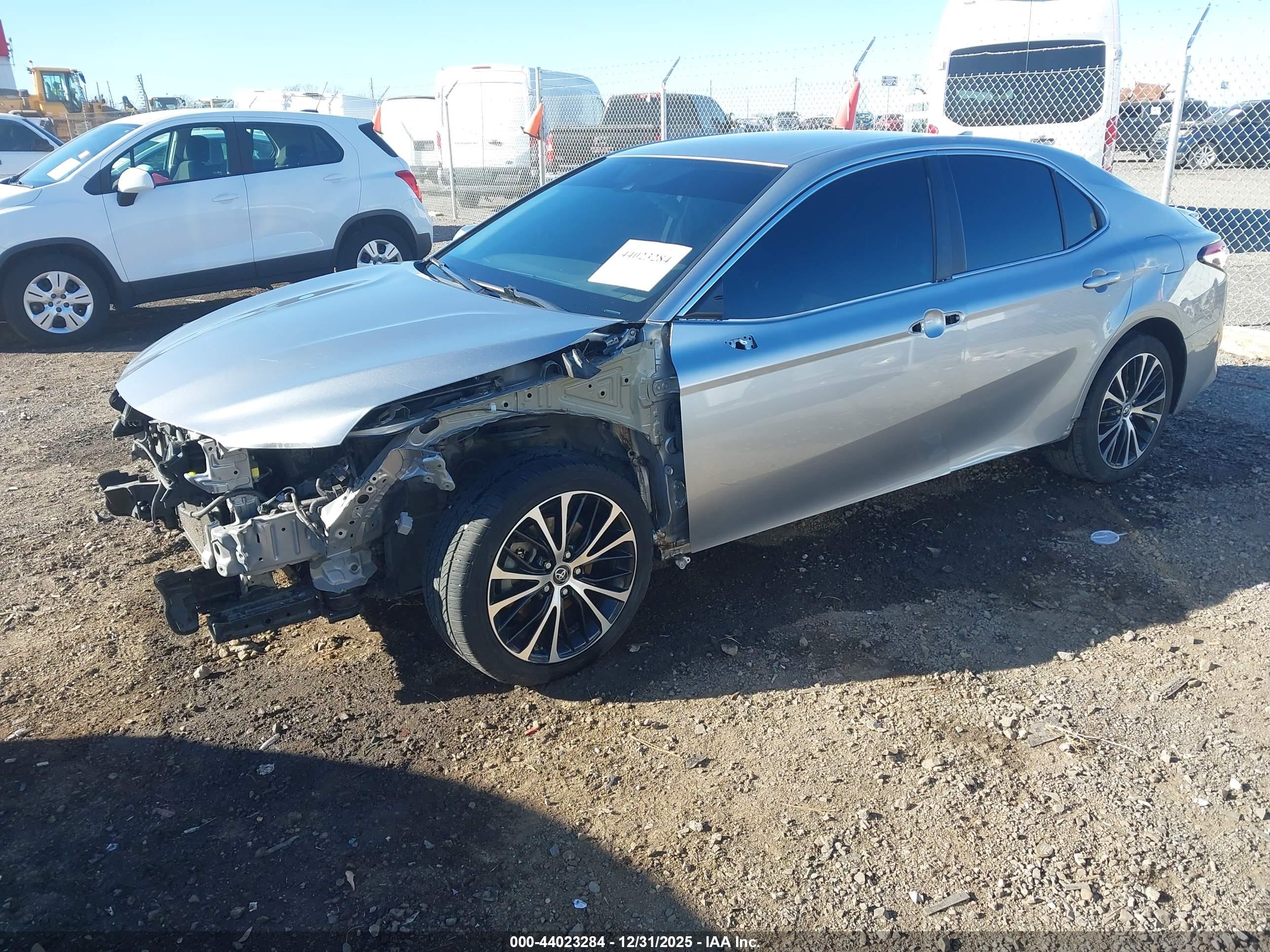 TOYOTA CAMRY image 2