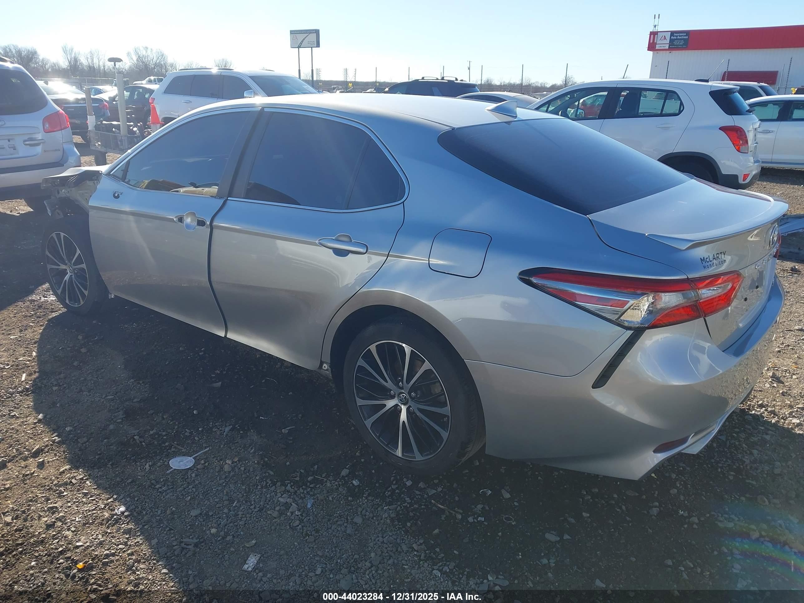 TOYOTA CAMRY image 3
