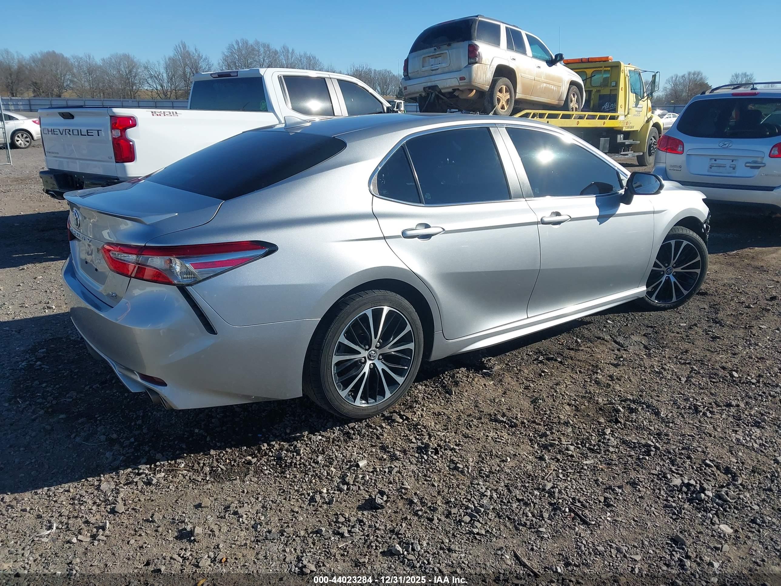 TOYOTA CAMRY image 4