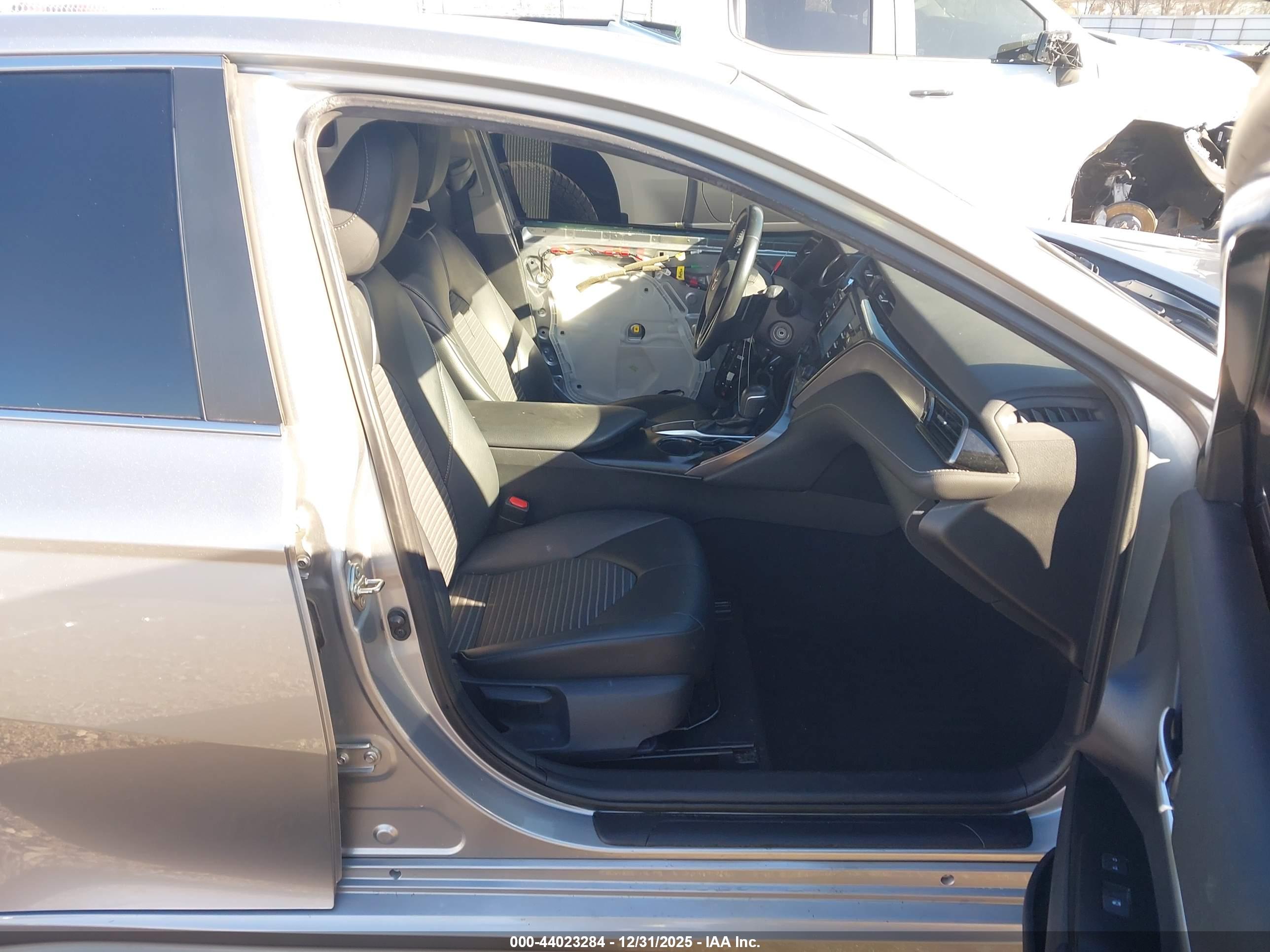 TOYOTA CAMRY image 5
