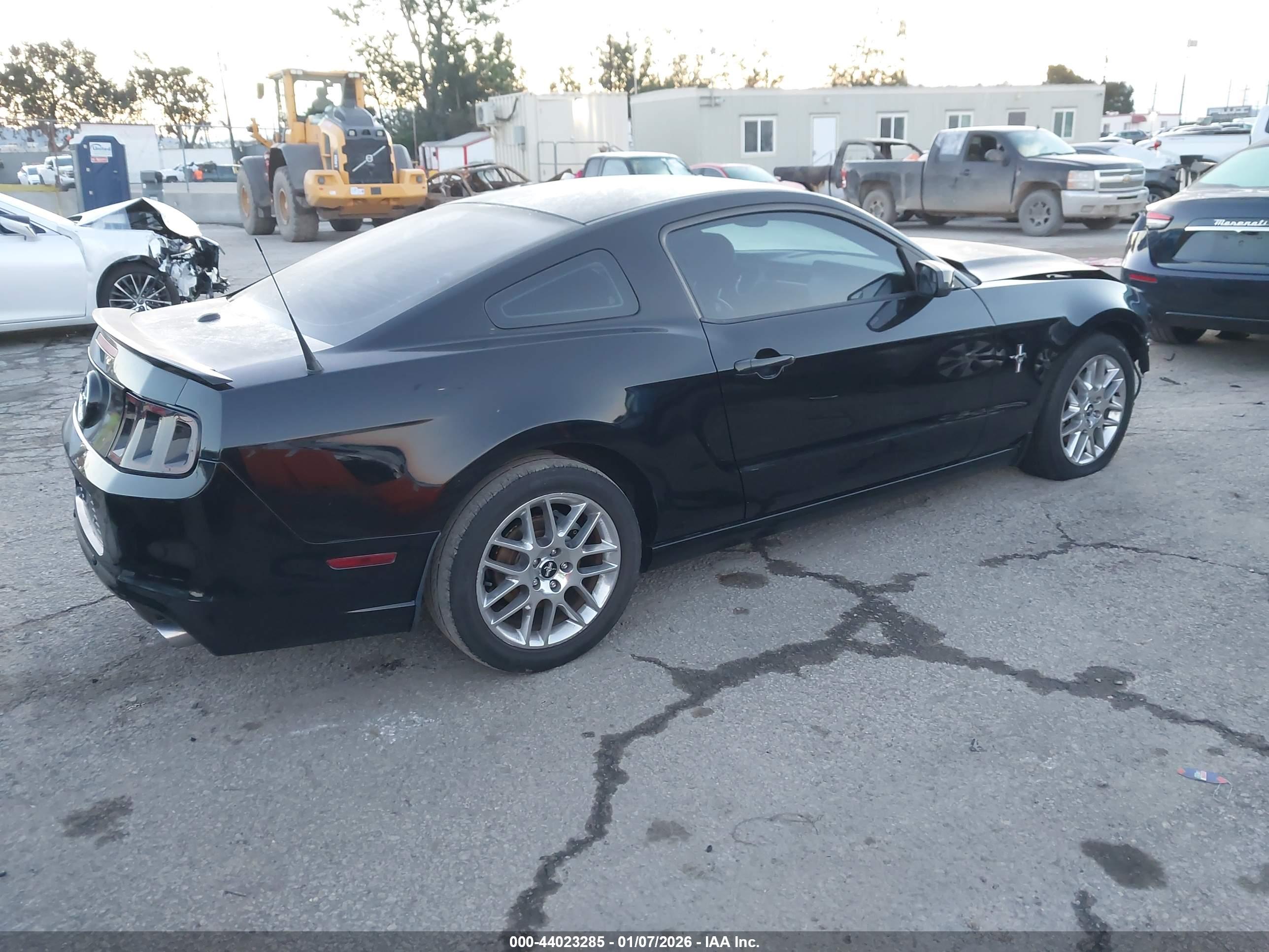 FORD MUSTANG image 4