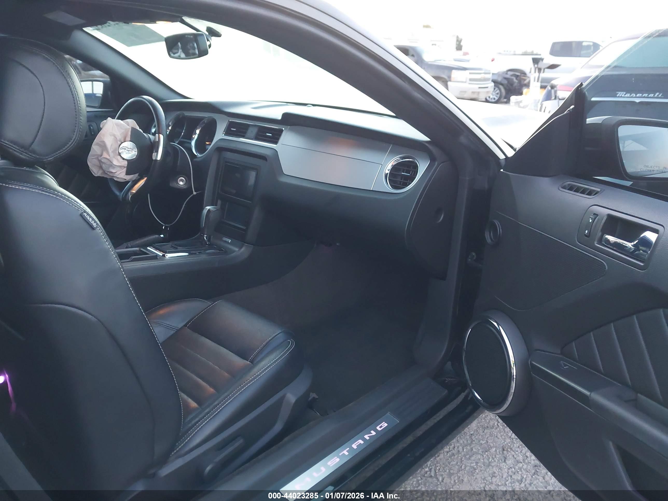 FORD MUSTANG image 5
