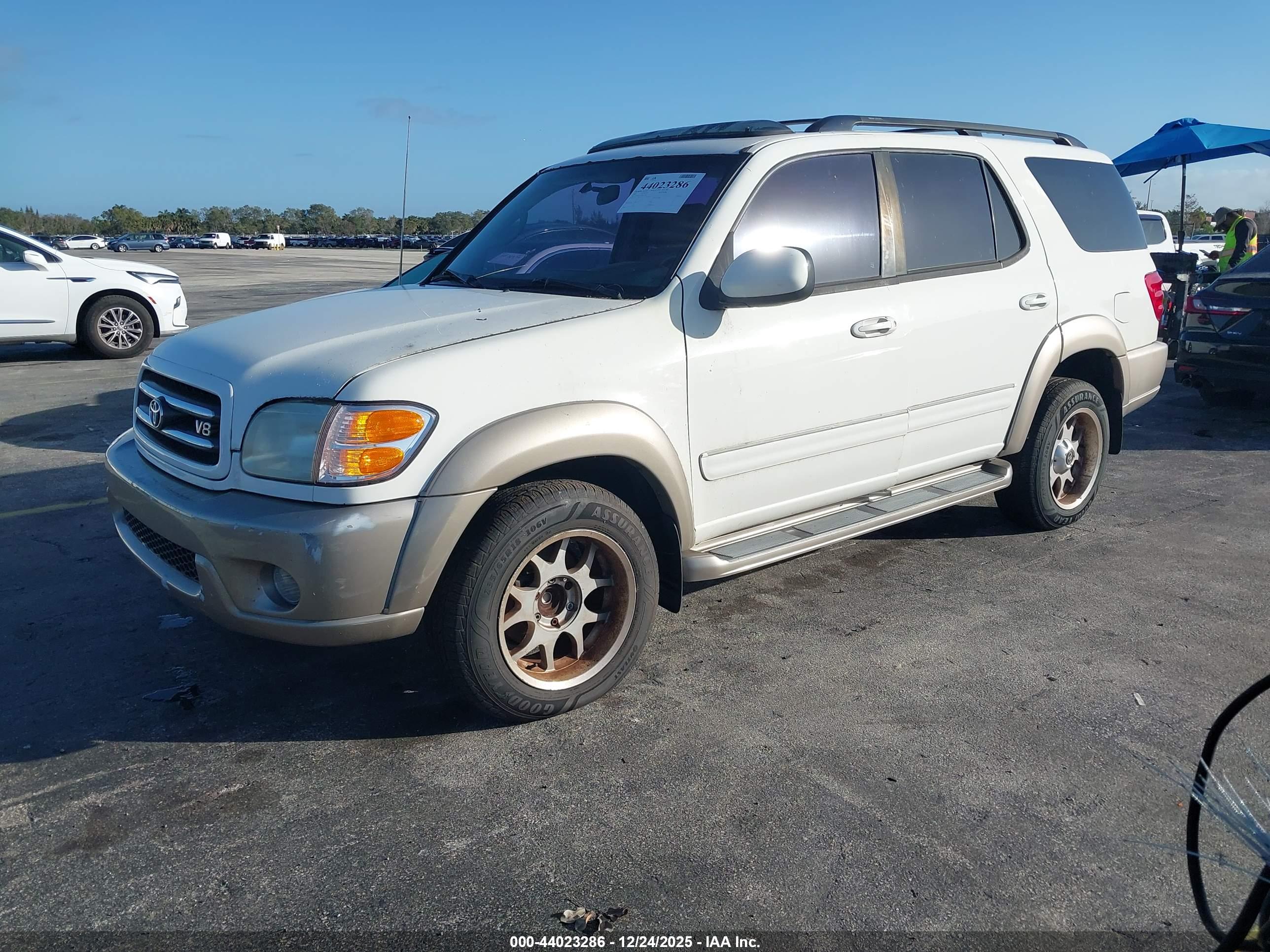 TOYOTA SEQUOIA image 2