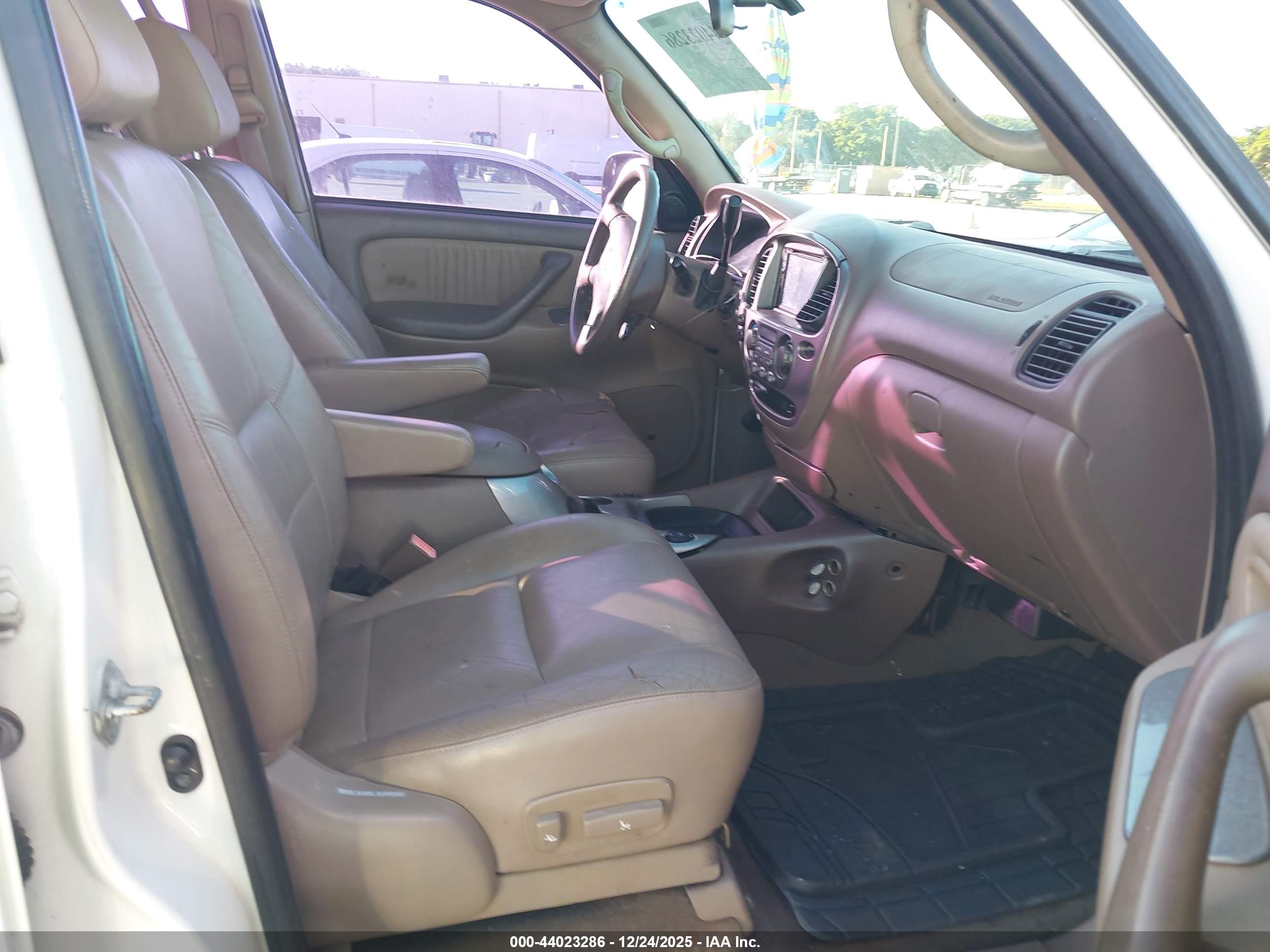 TOYOTA SEQUOIA image 5
