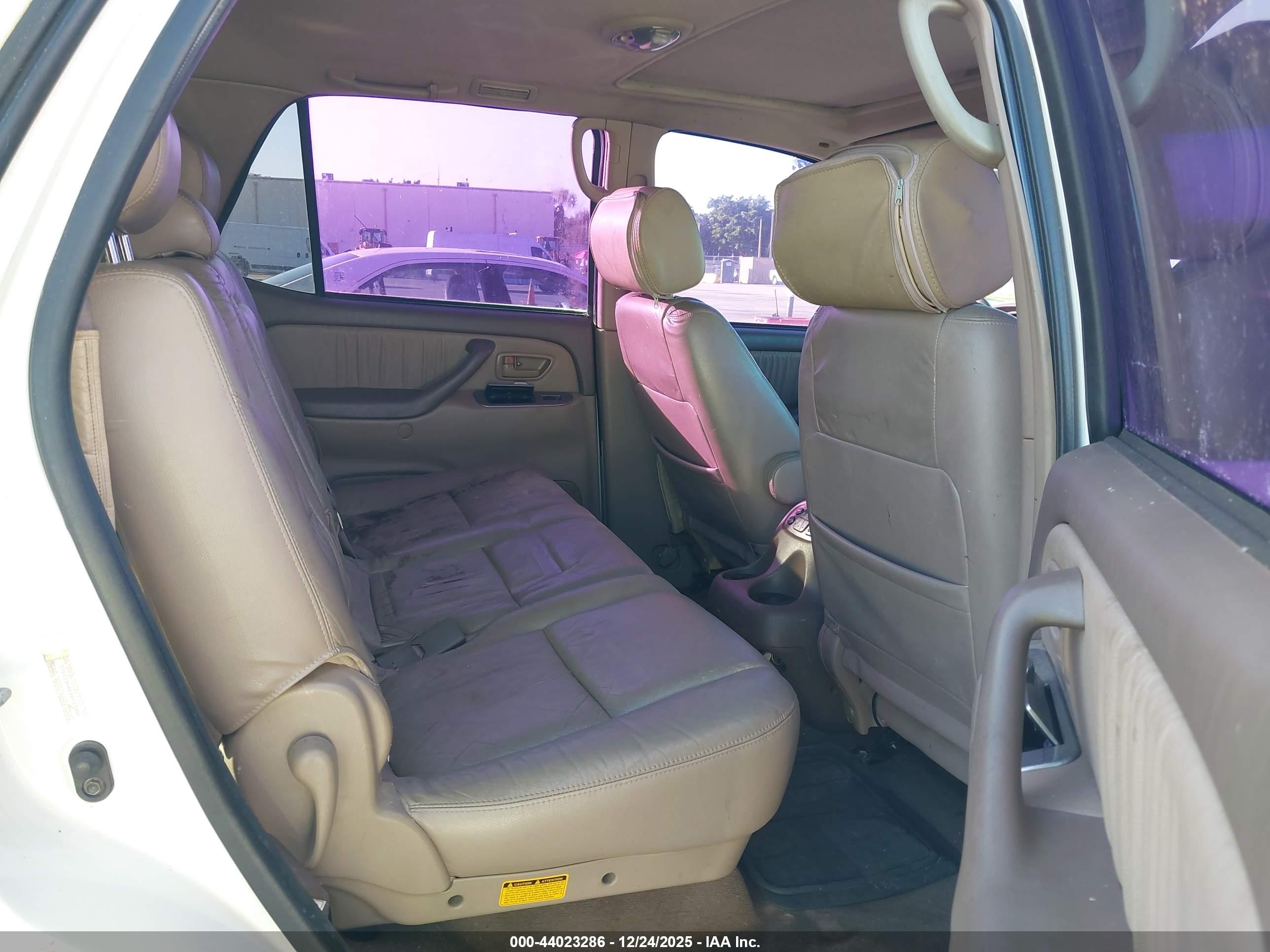 TOYOTA SEQUOIA image 8