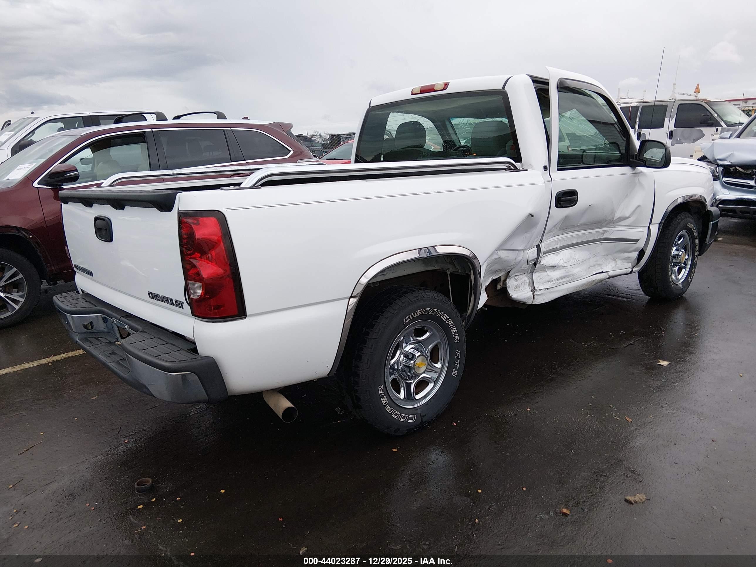CHEVROLET SILVERADO image 4