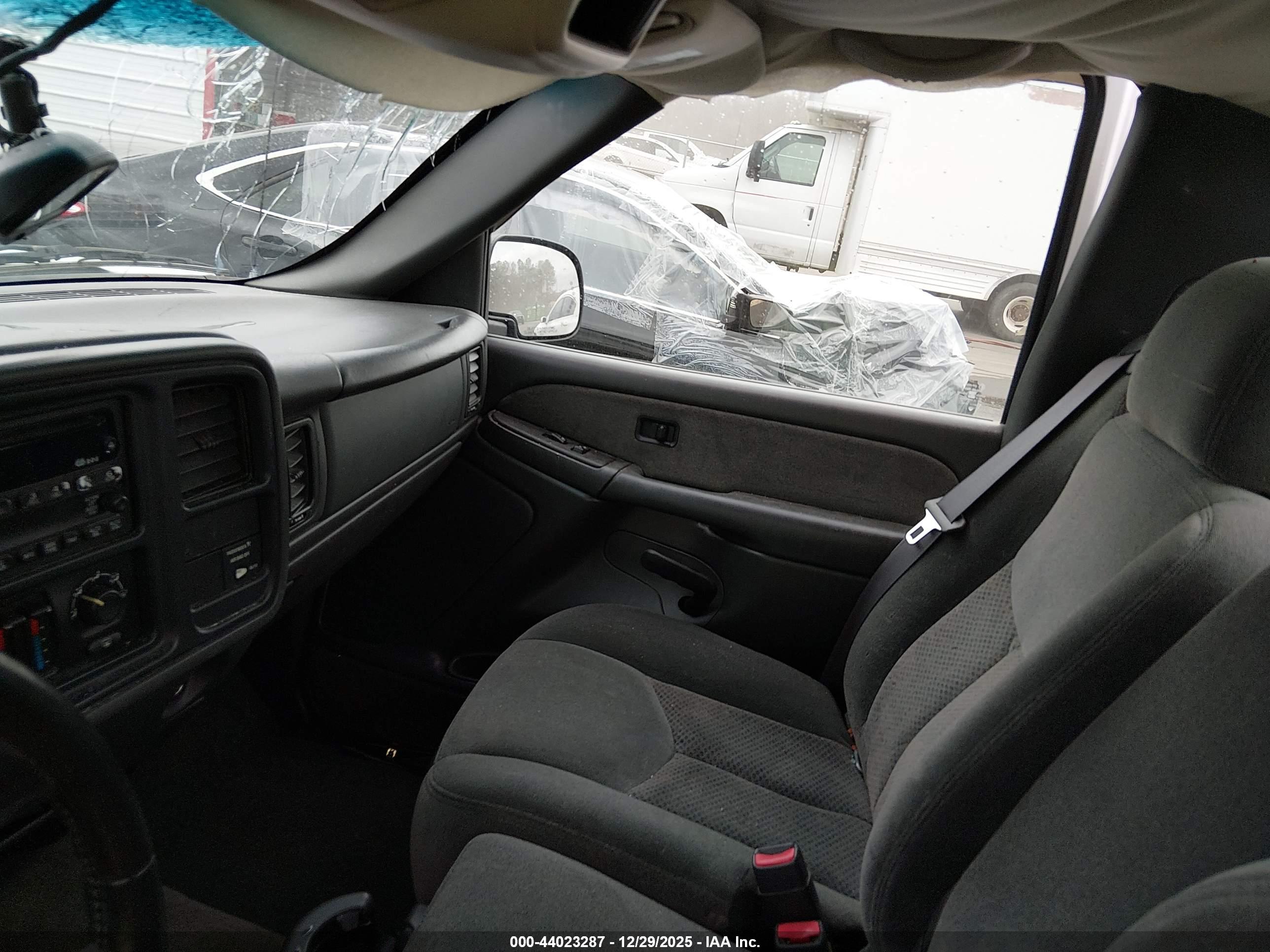 CHEVROLET SILVERADO image 5