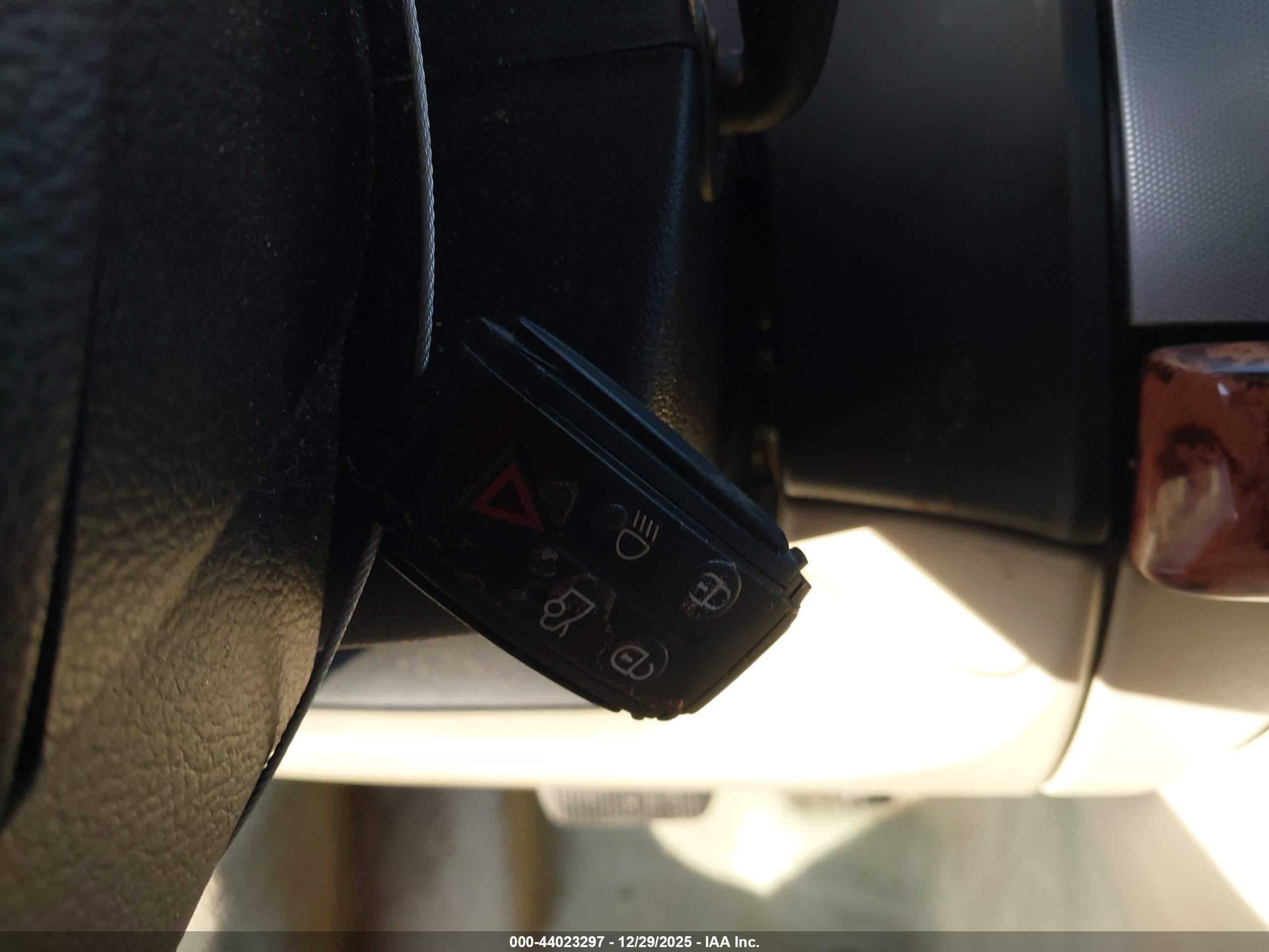 JAGUAR XF image 11