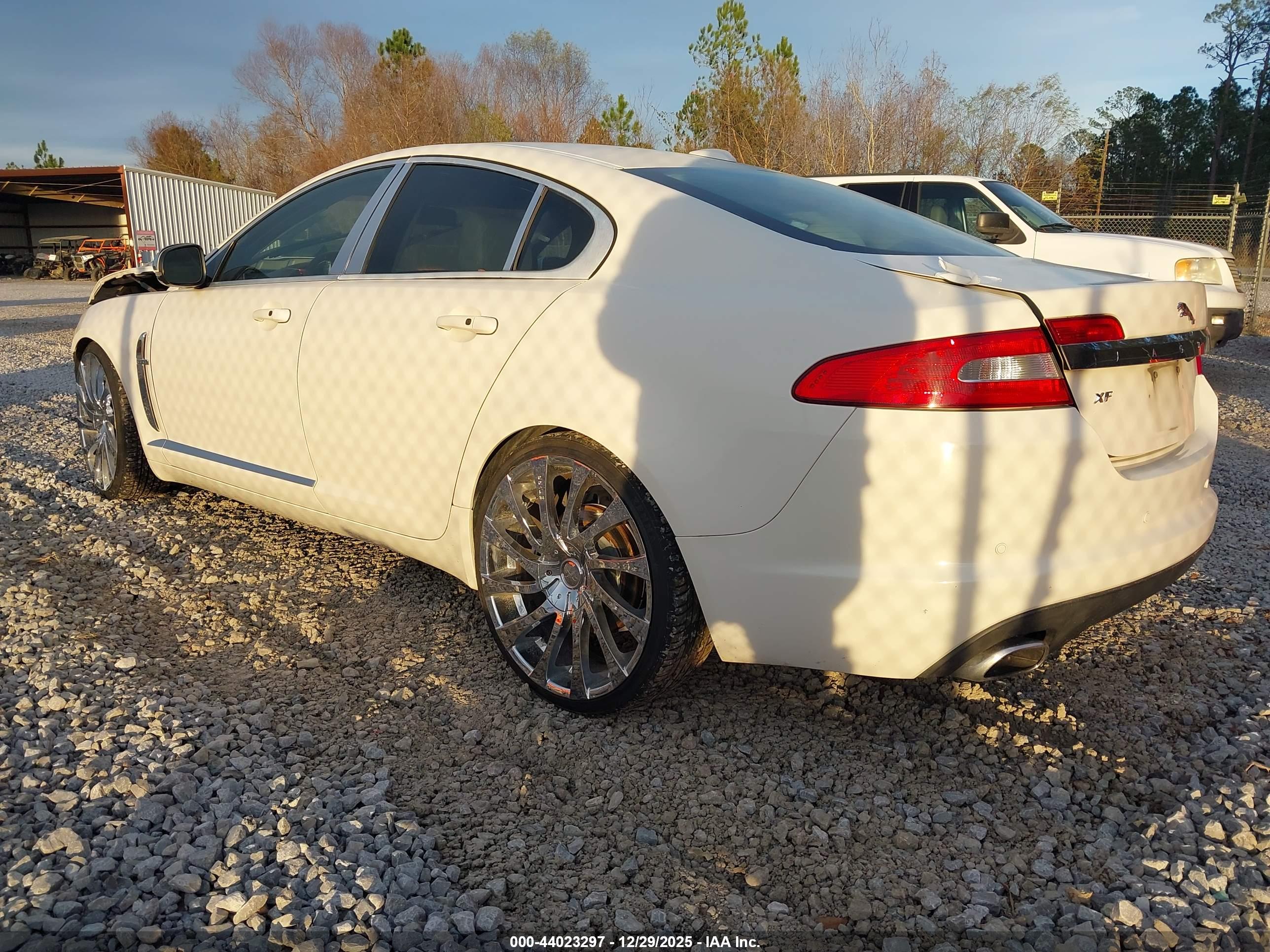 JAGUAR XF image 3