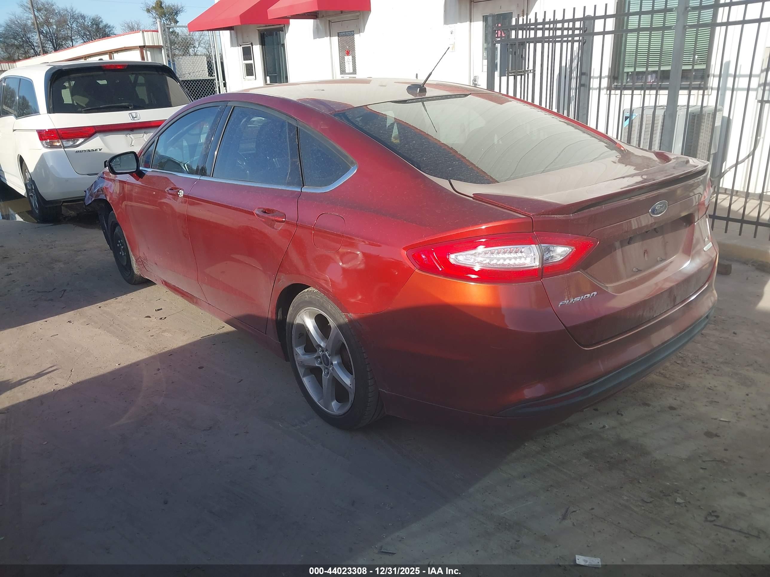 FORD FUSION image 3