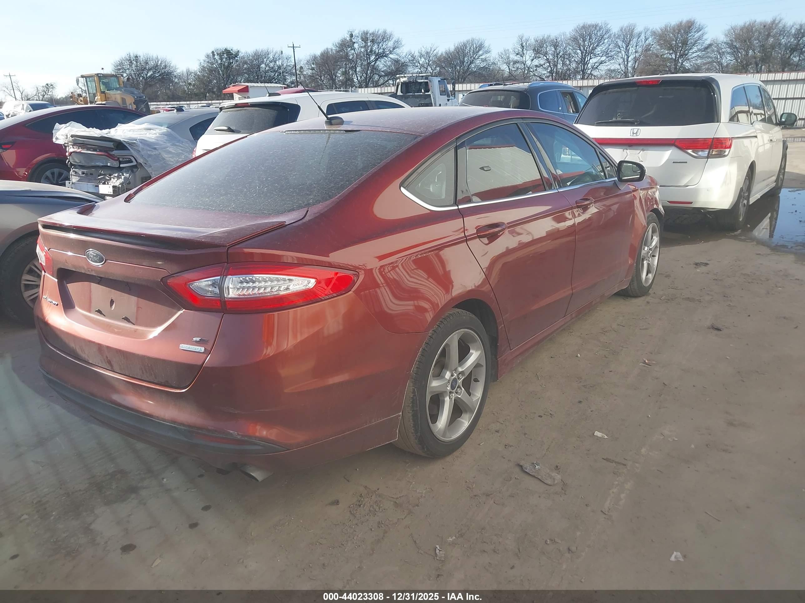 FORD FUSION image 4