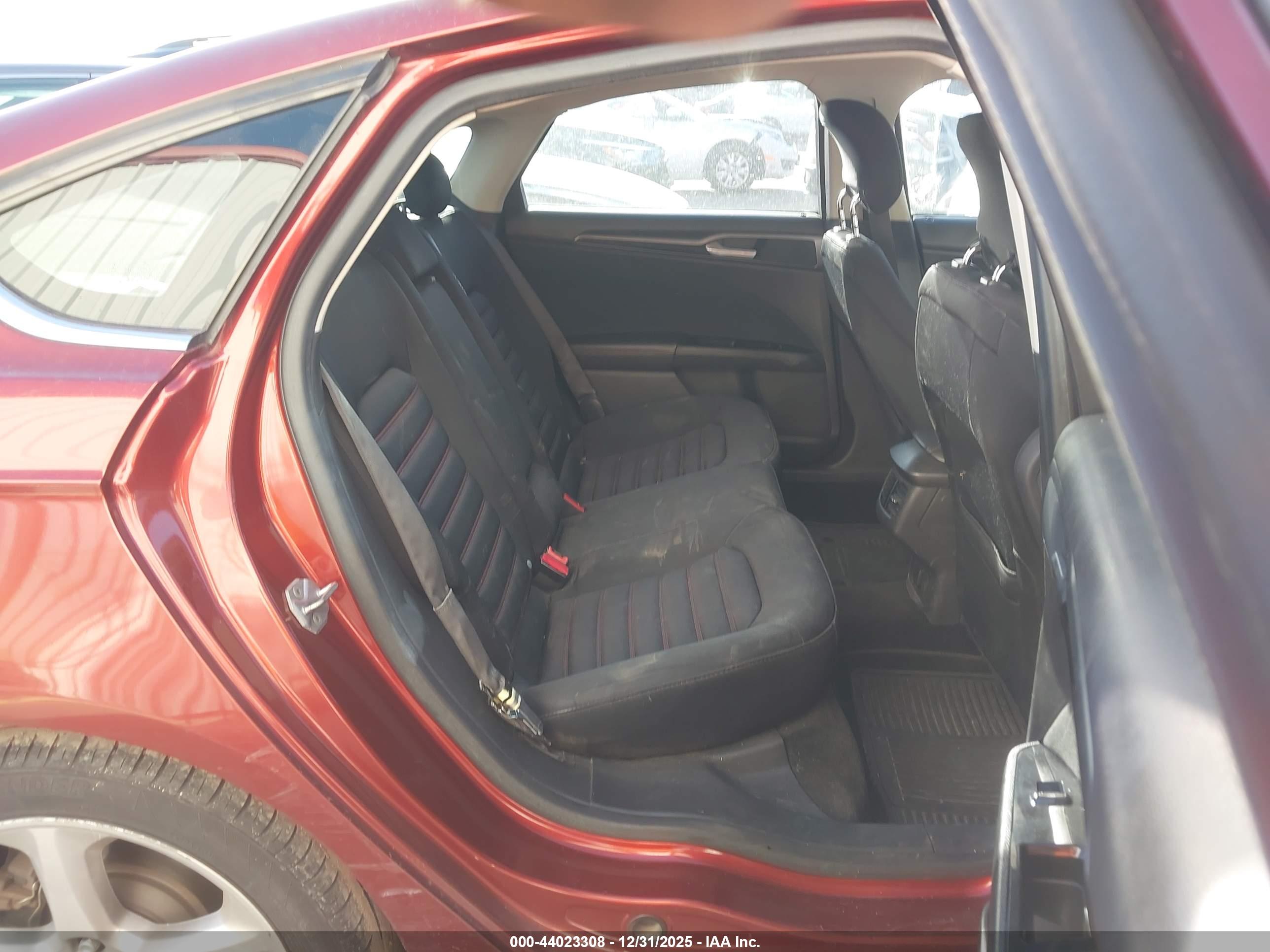 FORD FUSION image 8