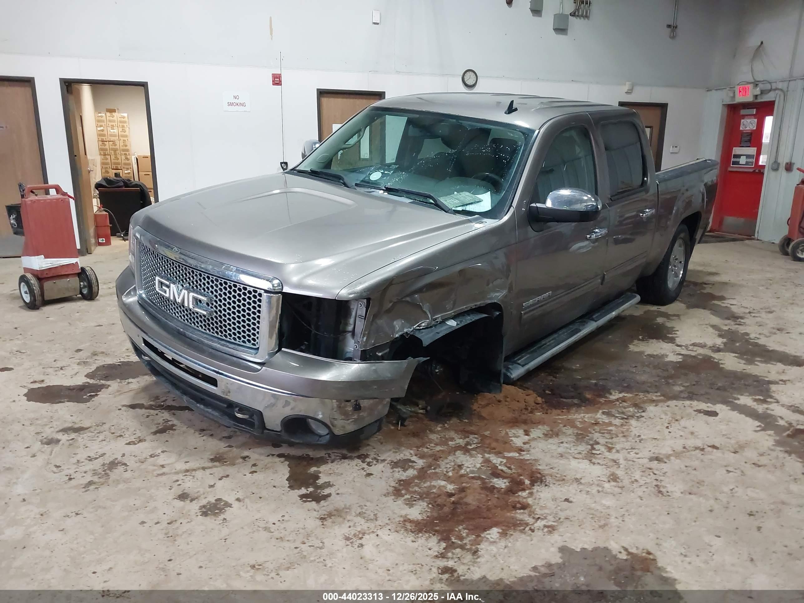 GMC SIERRA image 2