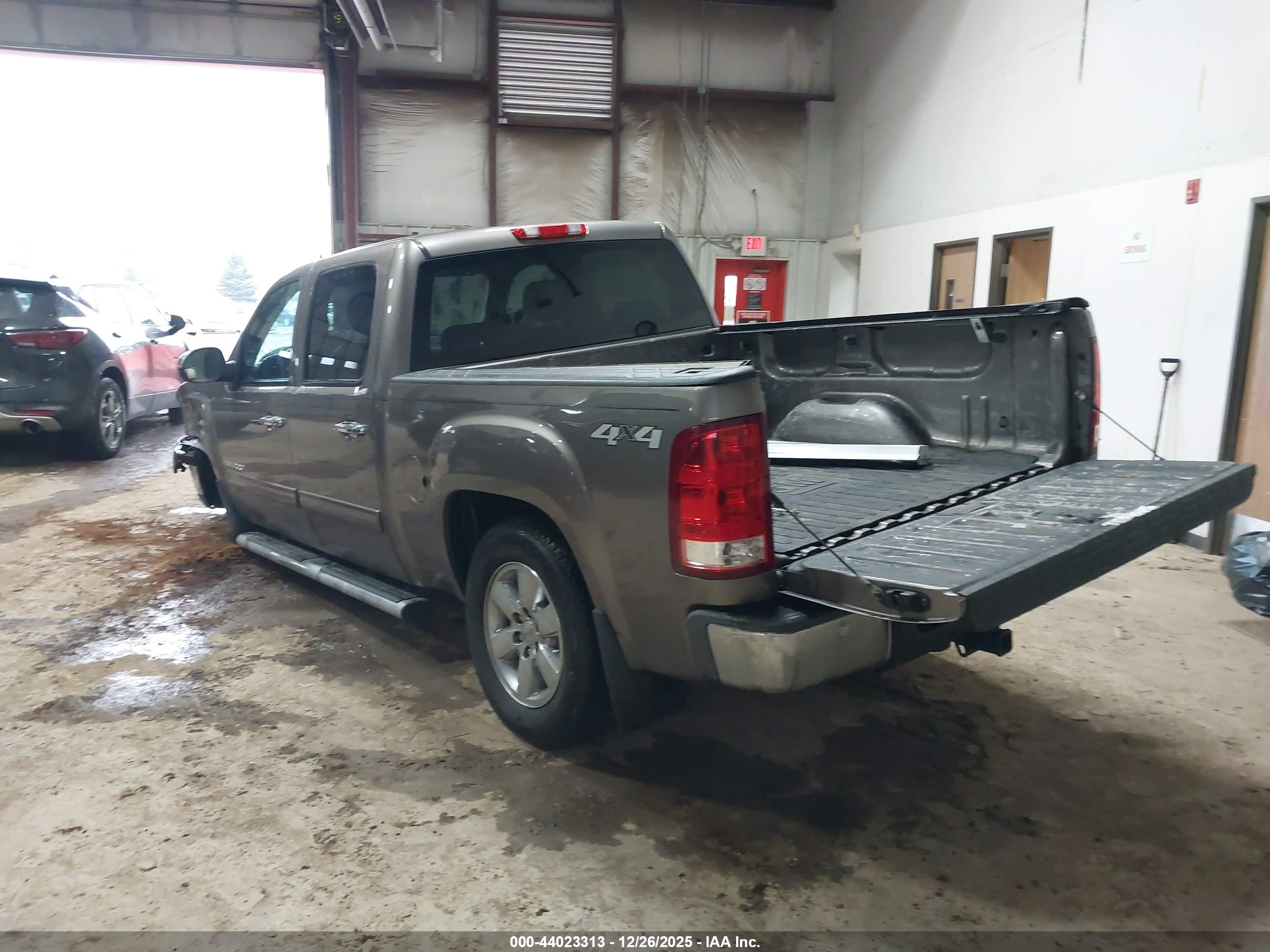 GMC SIERRA image 3