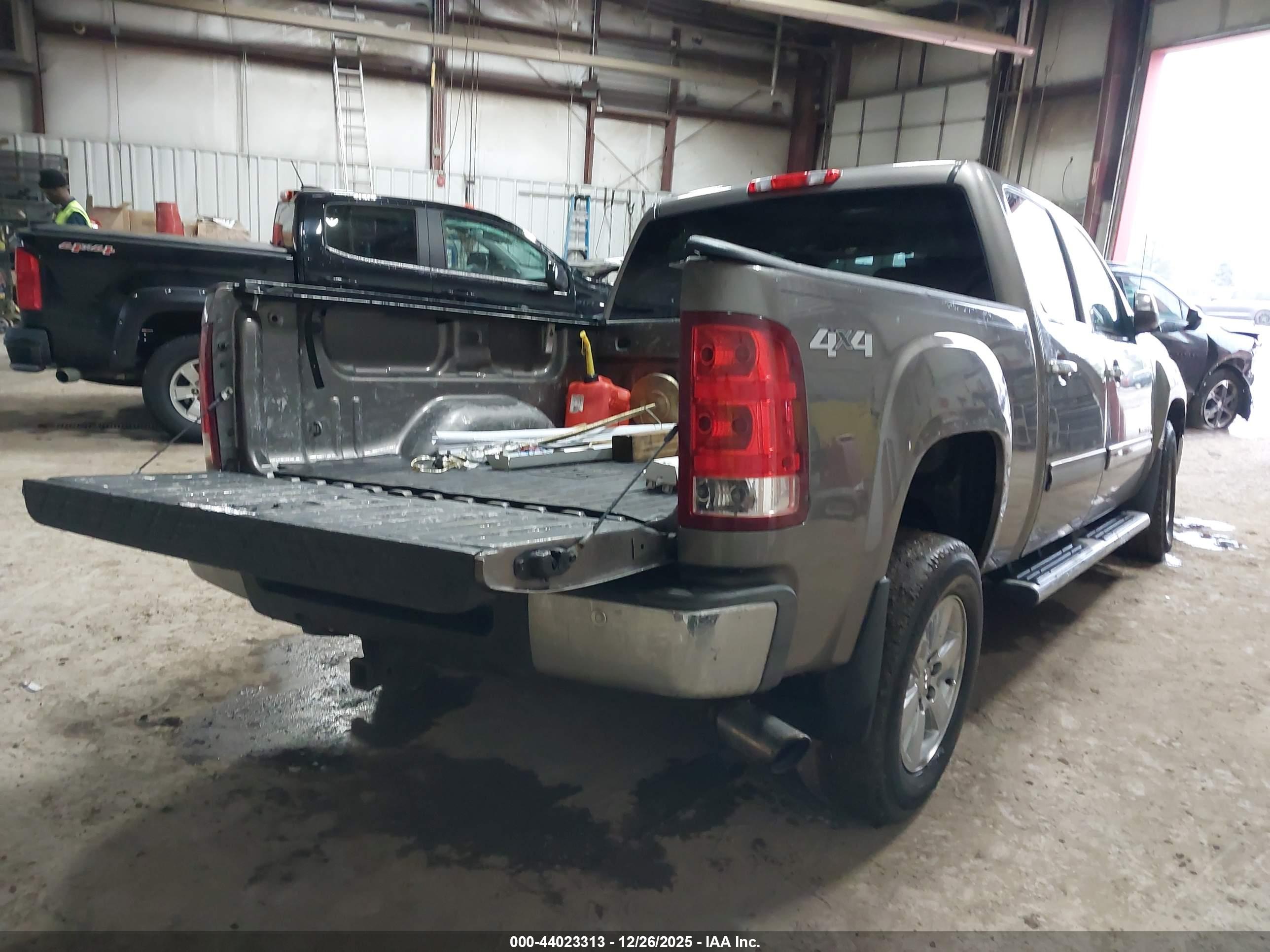 GMC SIERRA image 4