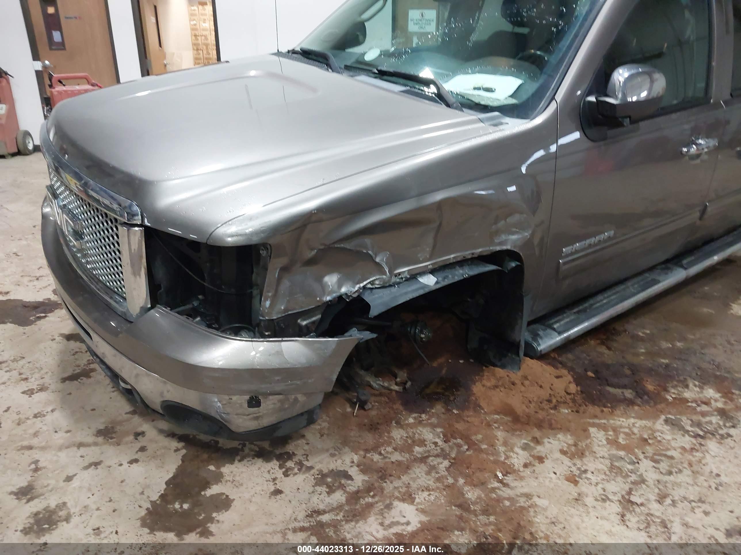 GMC SIERRA image 6
