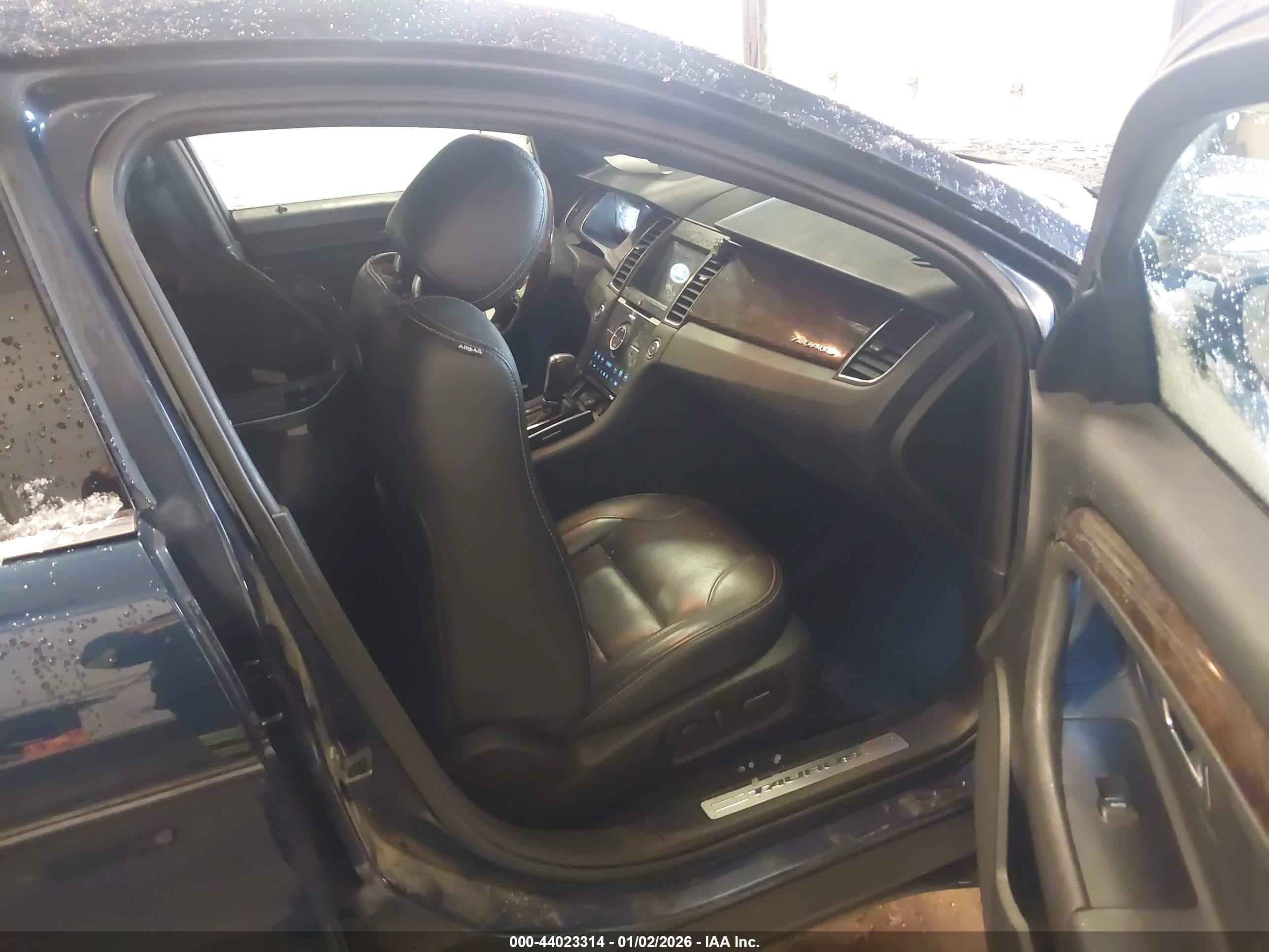FORD TAURUS image 5