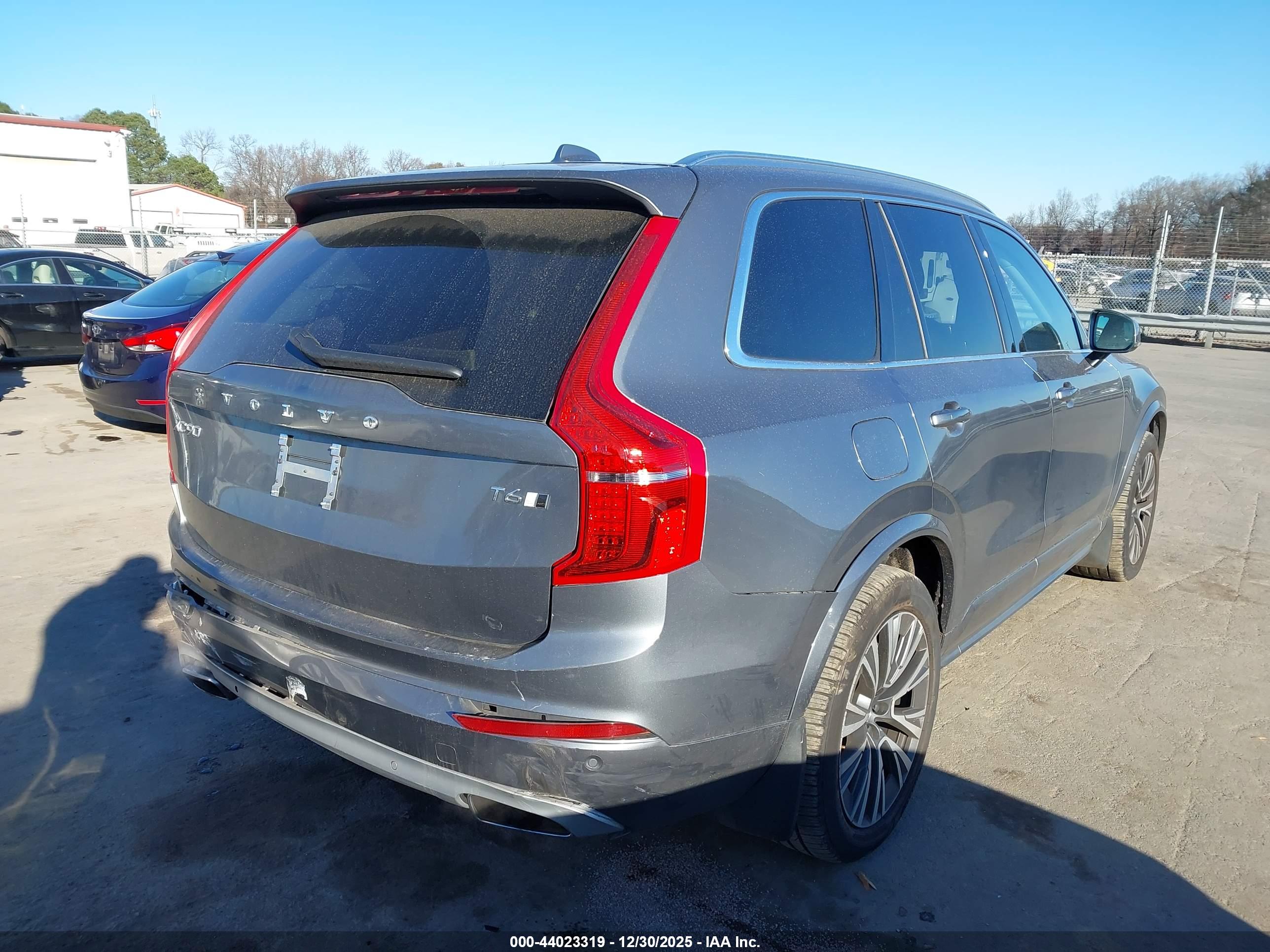 VOLVO XC90 image 4