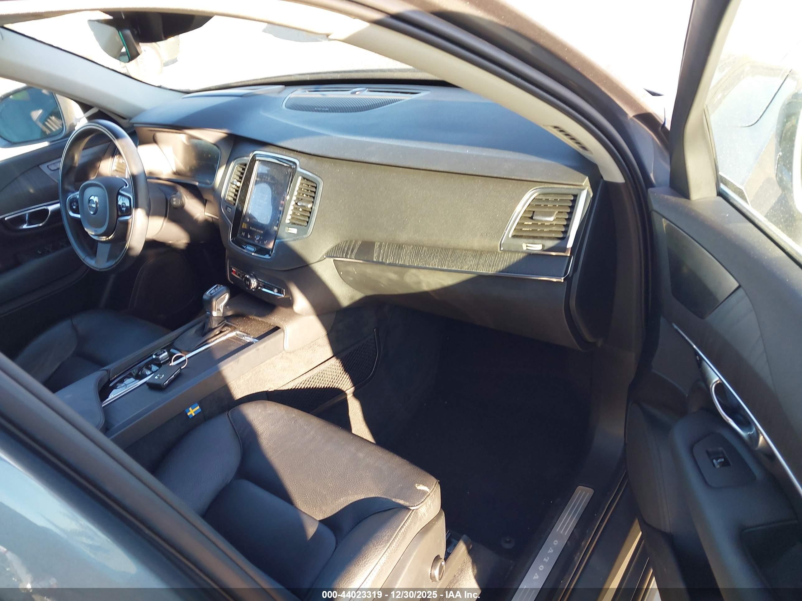 VOLVO XC90 image 5