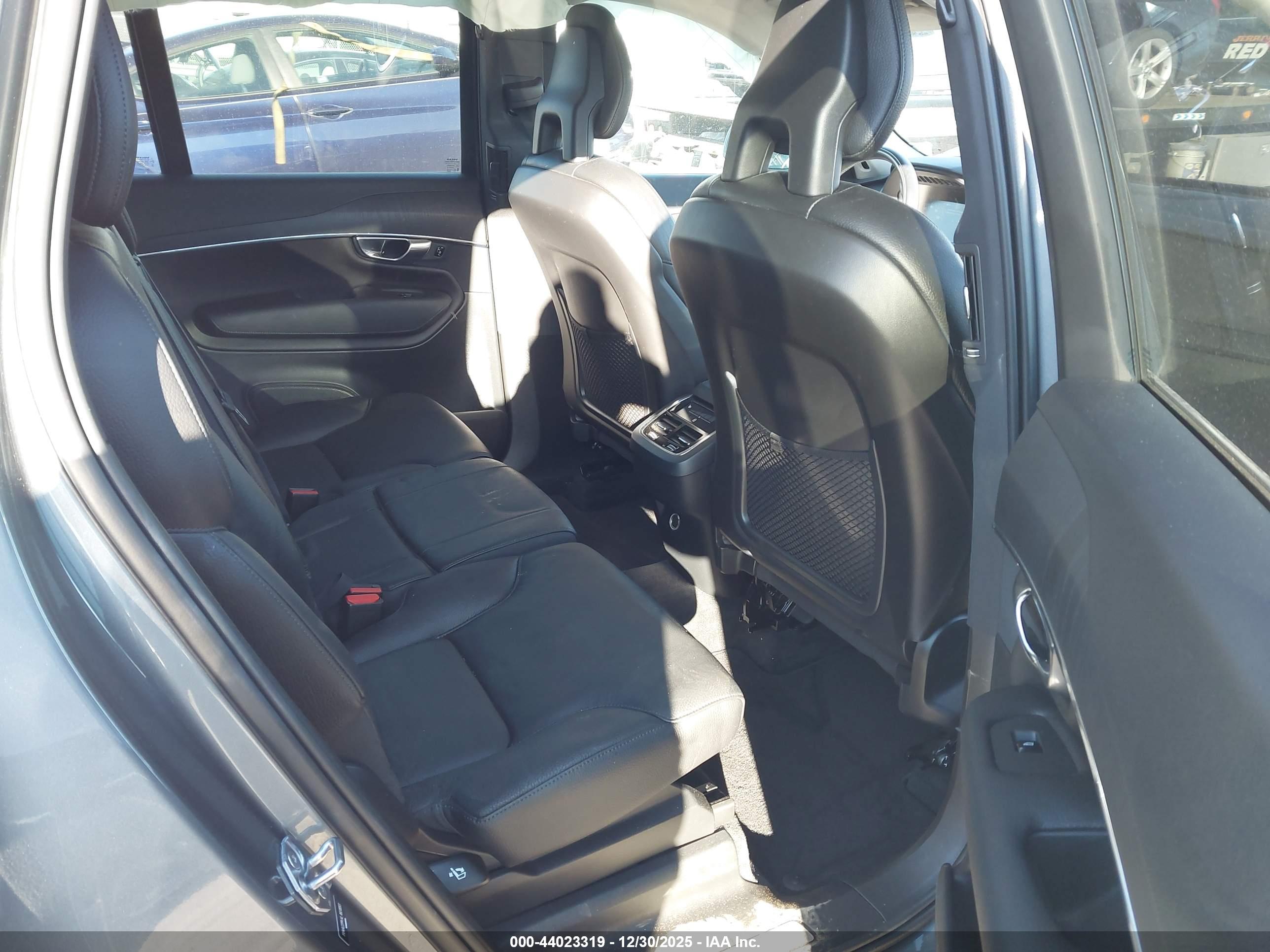 VOLVO XC90 image 8