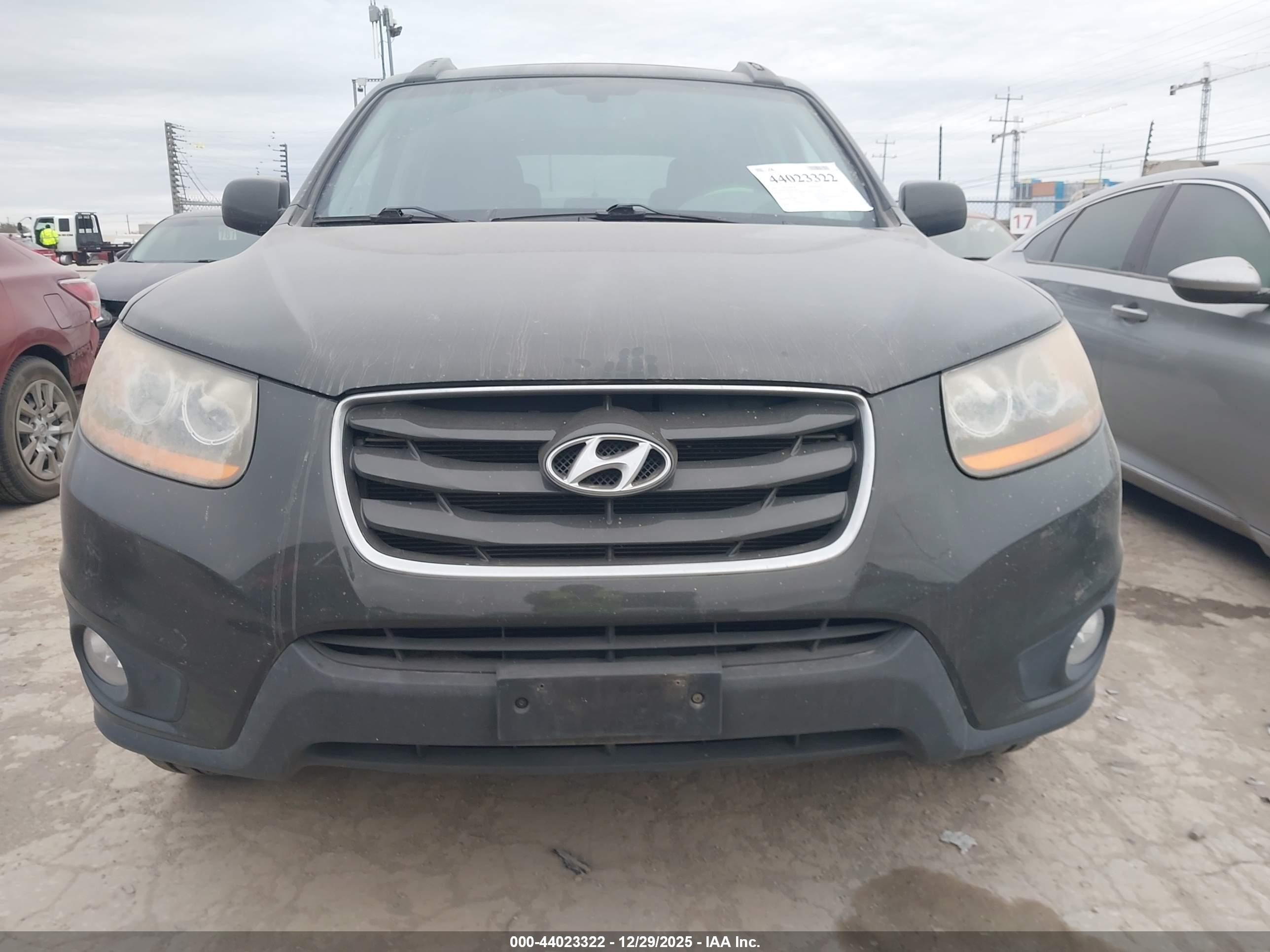 HYUNDAI SANTA image 6