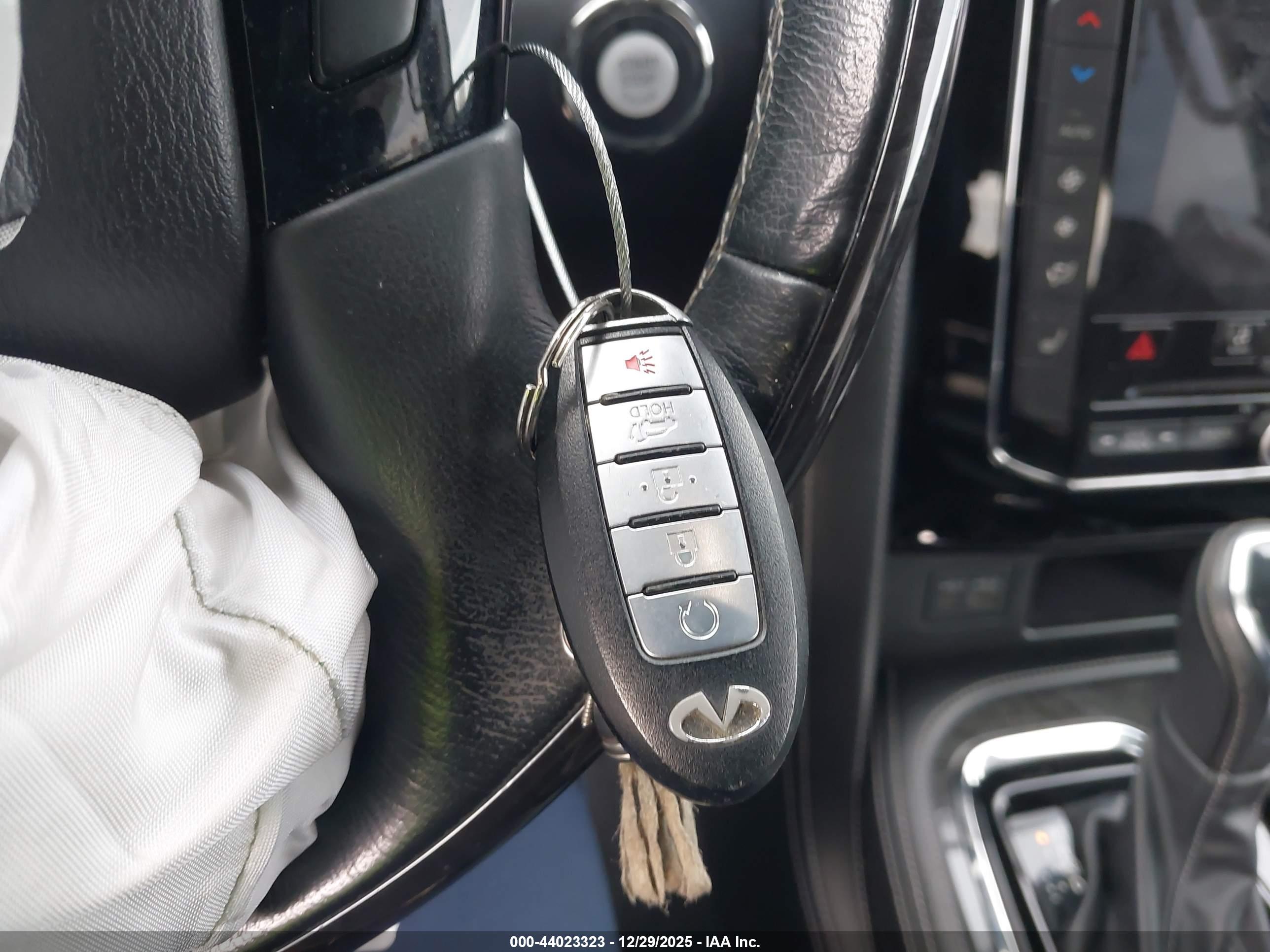 INFINITI QX80 image 11