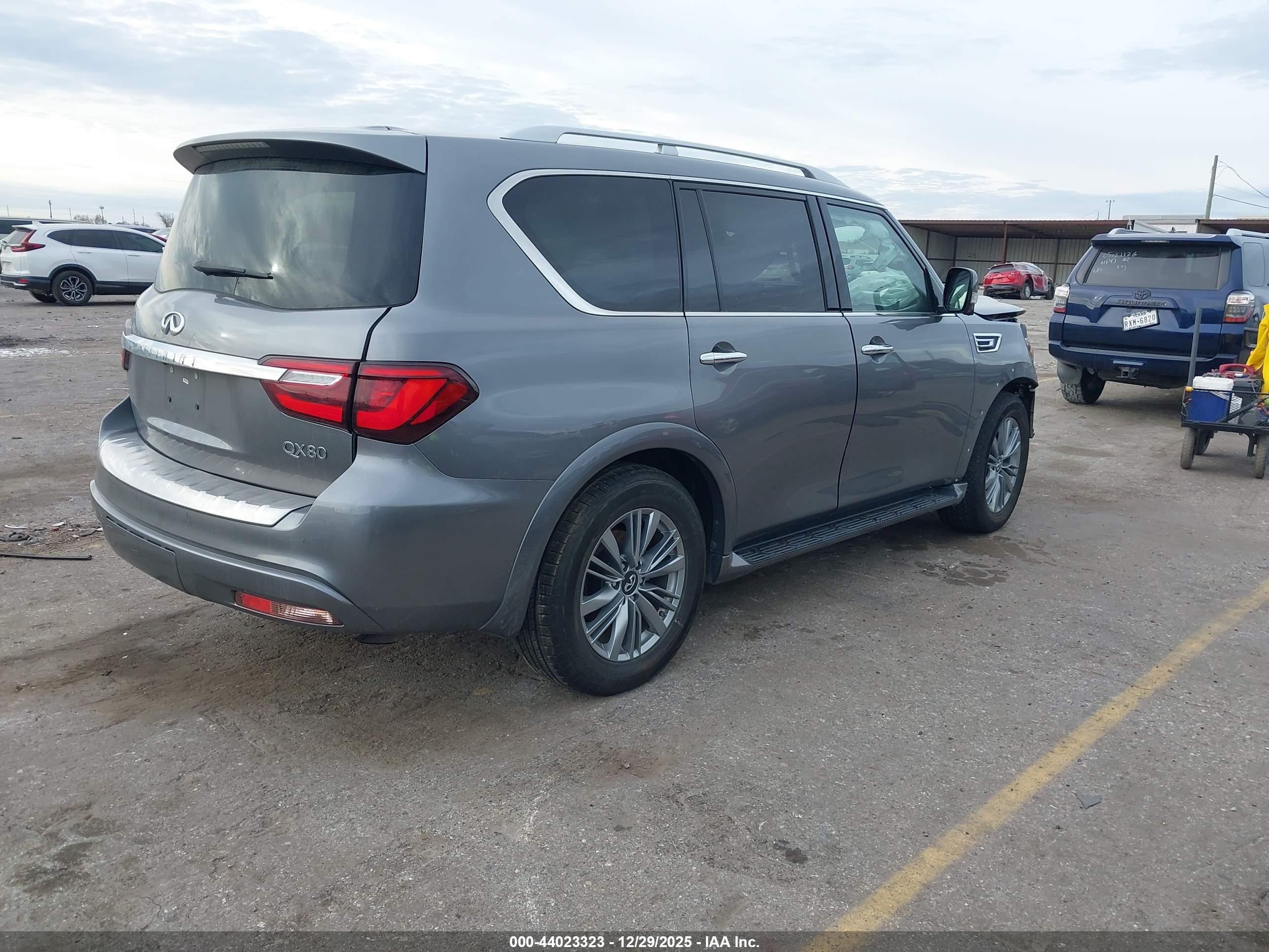 INFINITI QX80 image 4