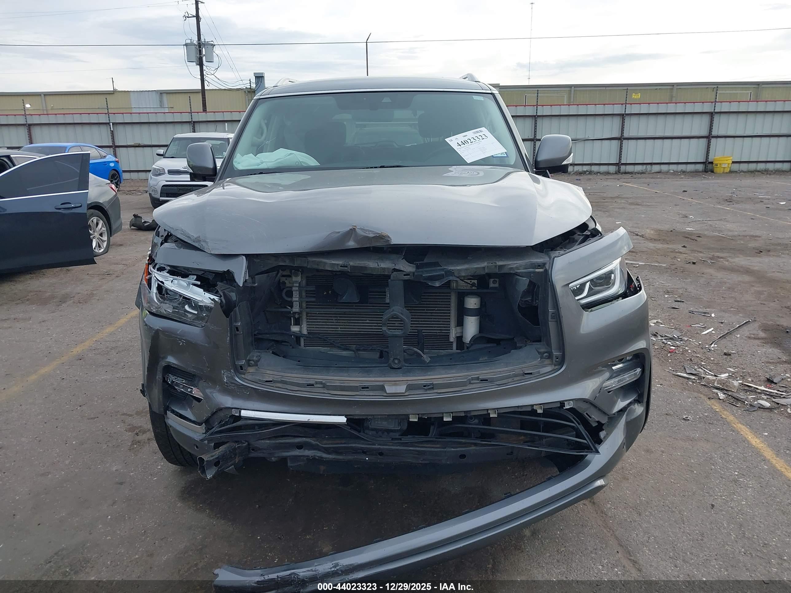 INFINITI QX80 image 6
